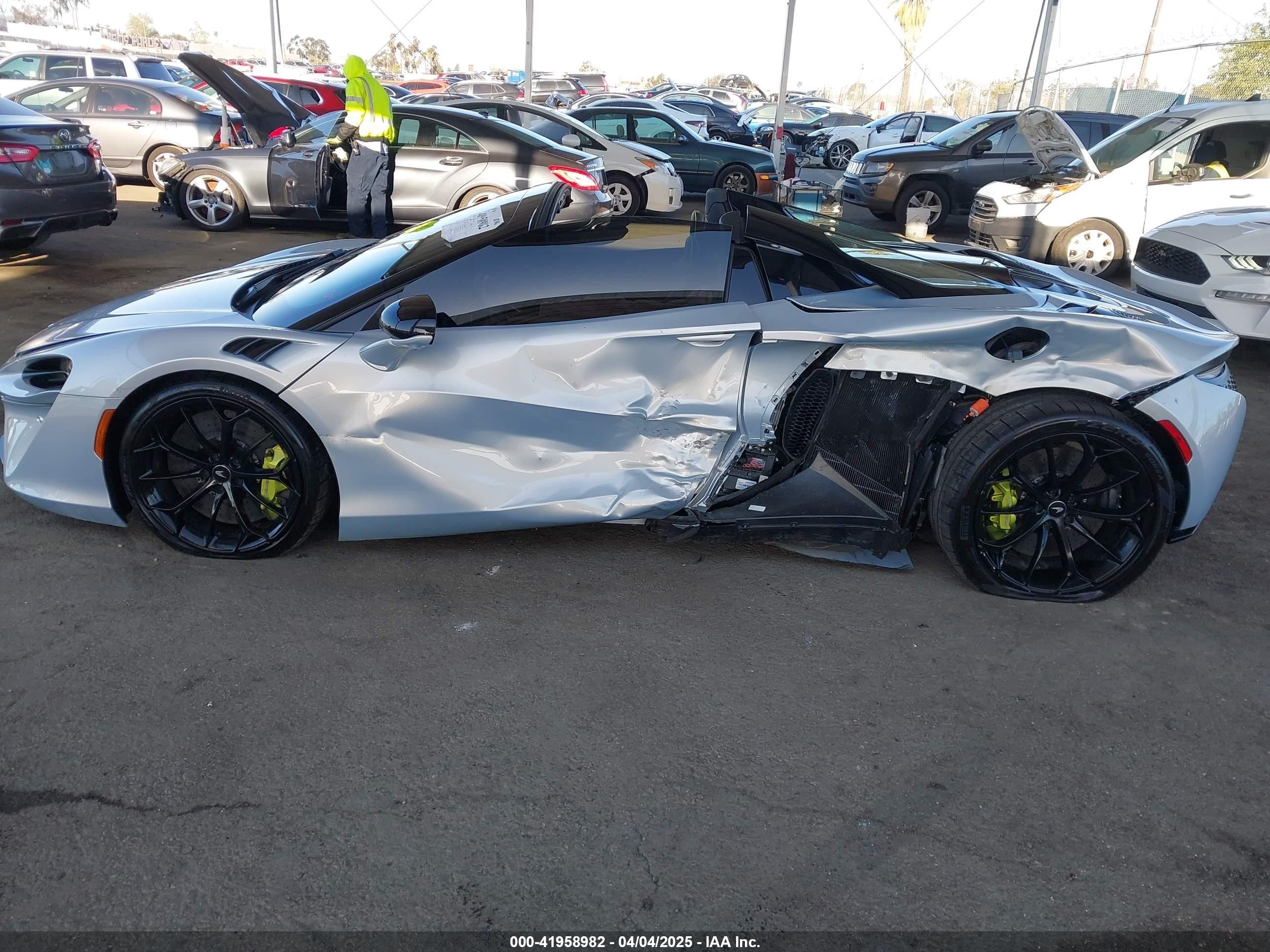 2025 Mclaren Artura Performance/techlux/vision Silver vin: SBM16BEA6SW003220
