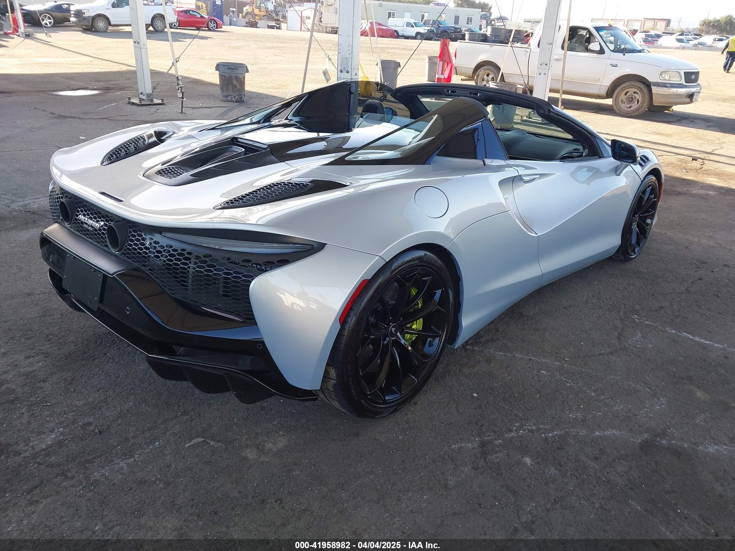 2025 Mclaren Artura Performance/techlux/vision Silver vin: SBM16BEA6SW003220