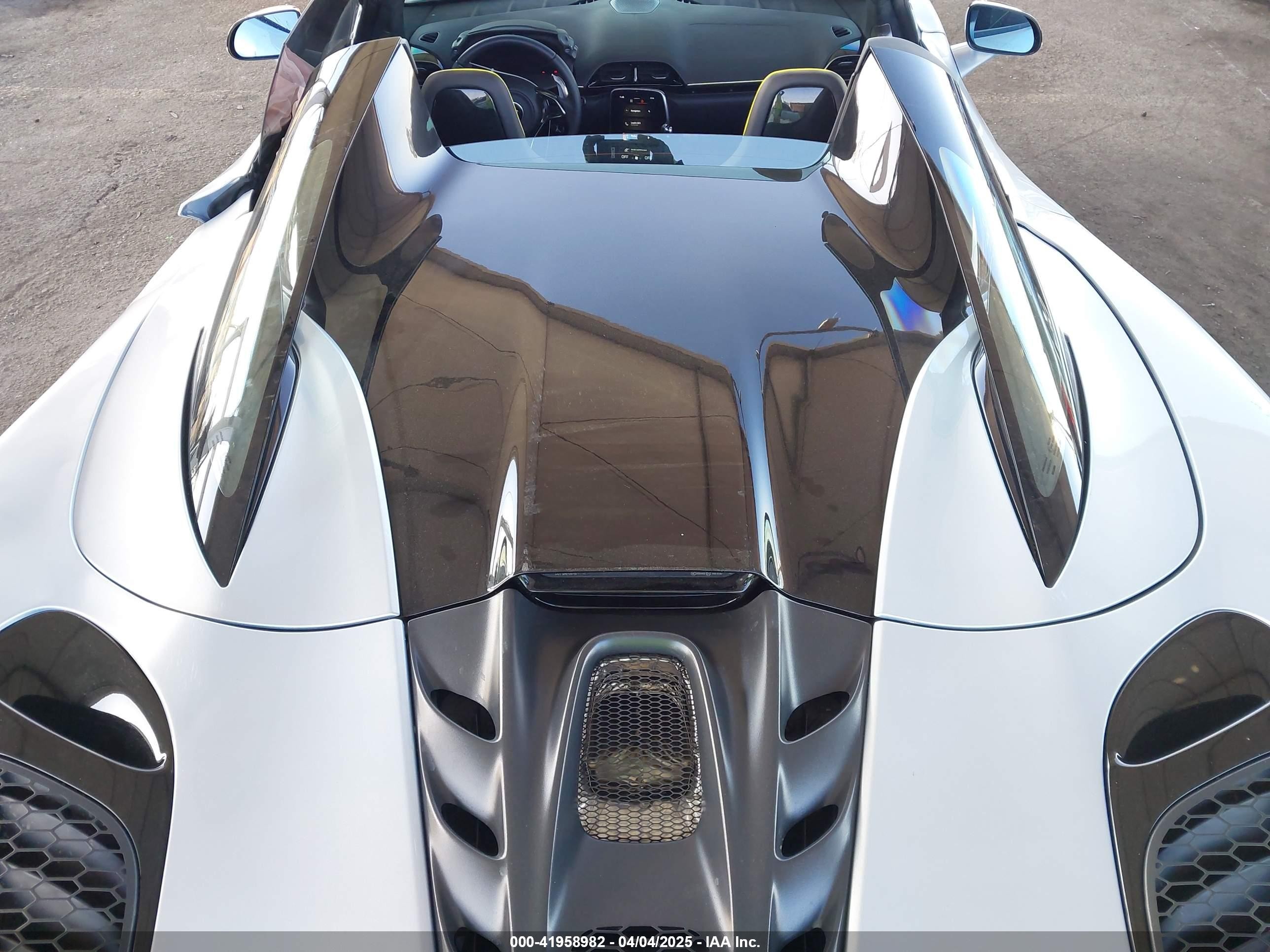 2025 Mclaren Artura Performance/techlux/vision Silver vin: SBM16BEA6SW003220