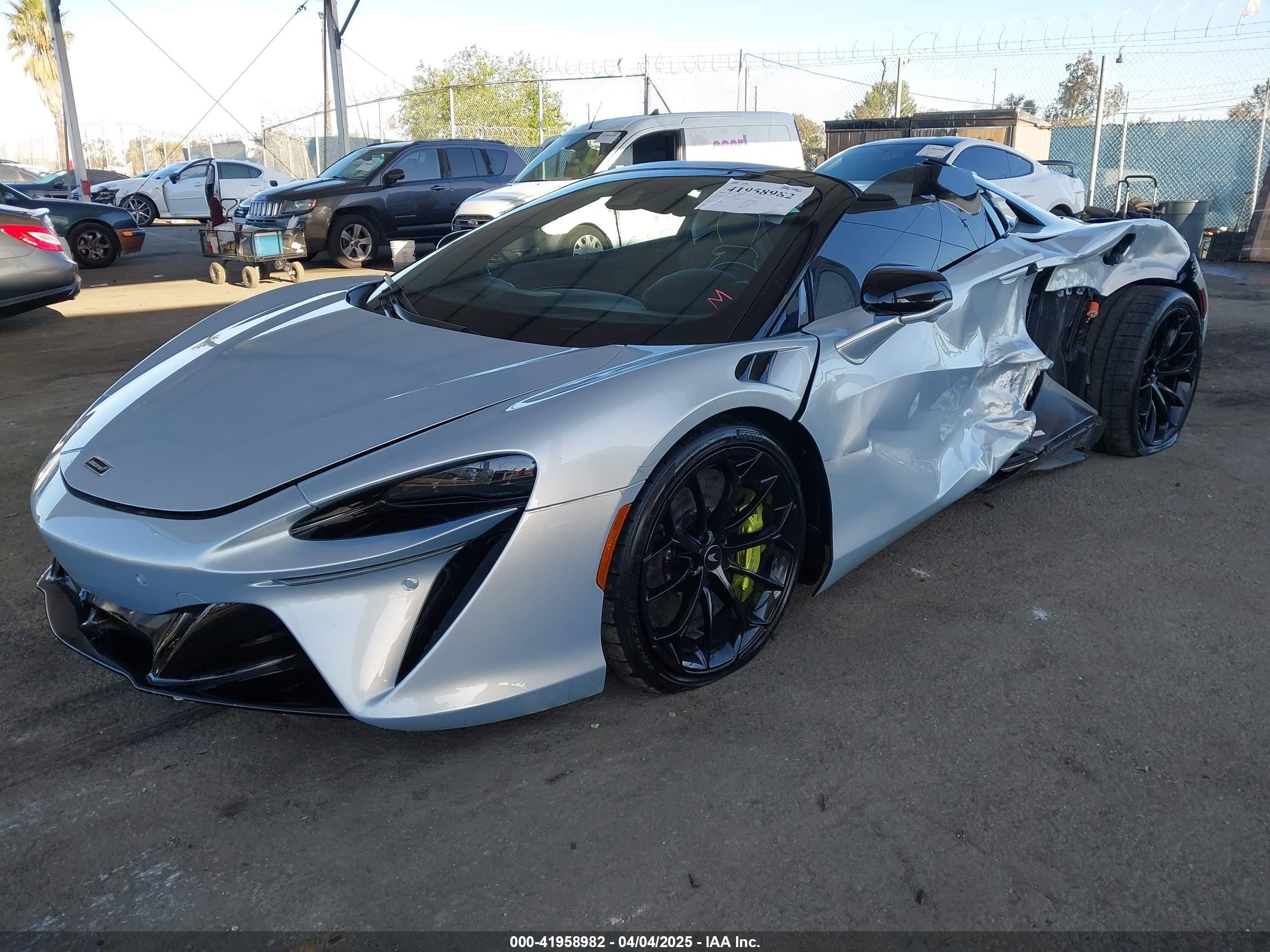 2025 Mclaren Artura Performance/techlux/vision Silver vin: SBM16BEA6SW003220