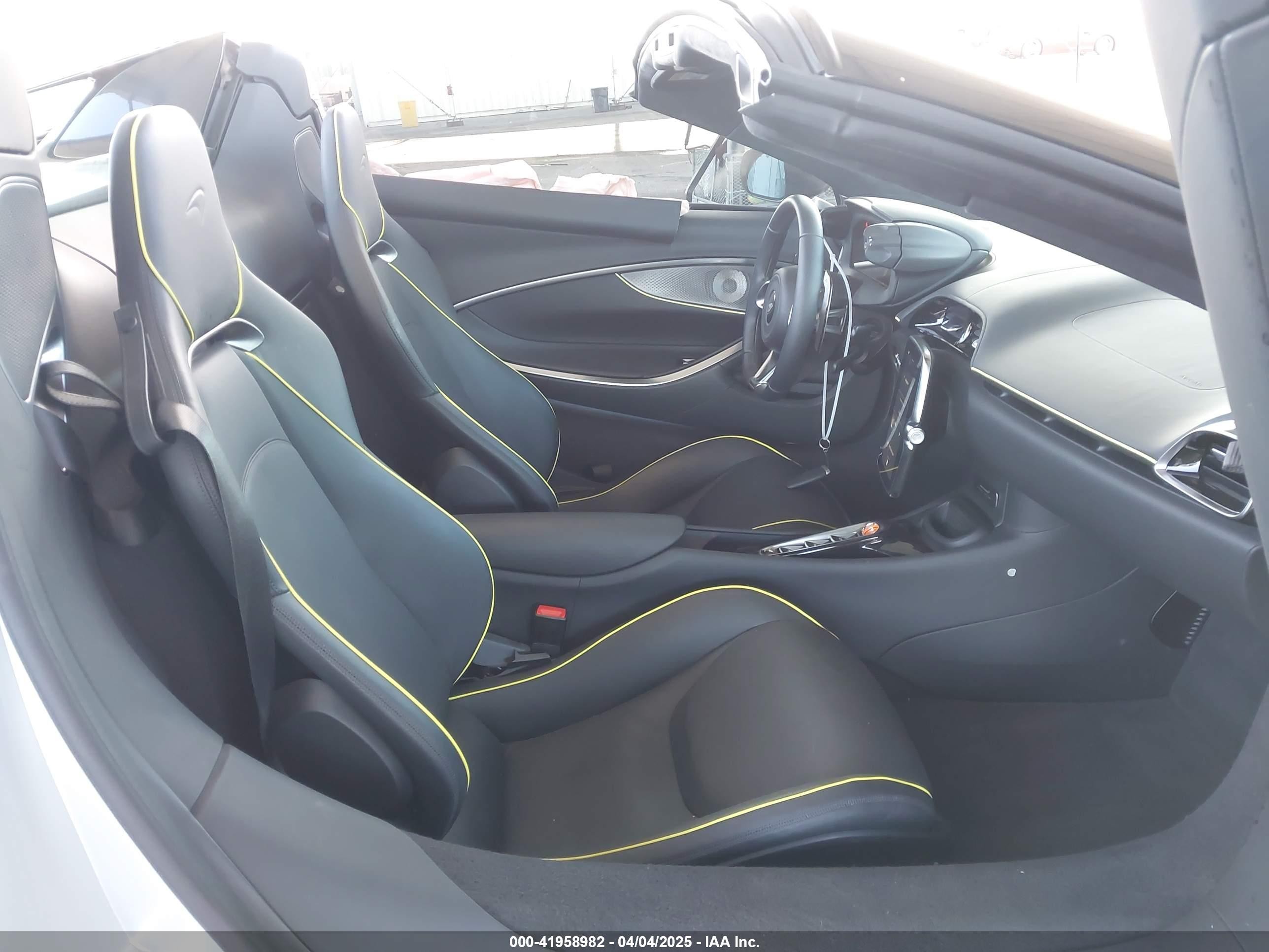 2025 Mclaren Artura Performance/techlux/vision Silver vin: SBM16BEA6SW003220