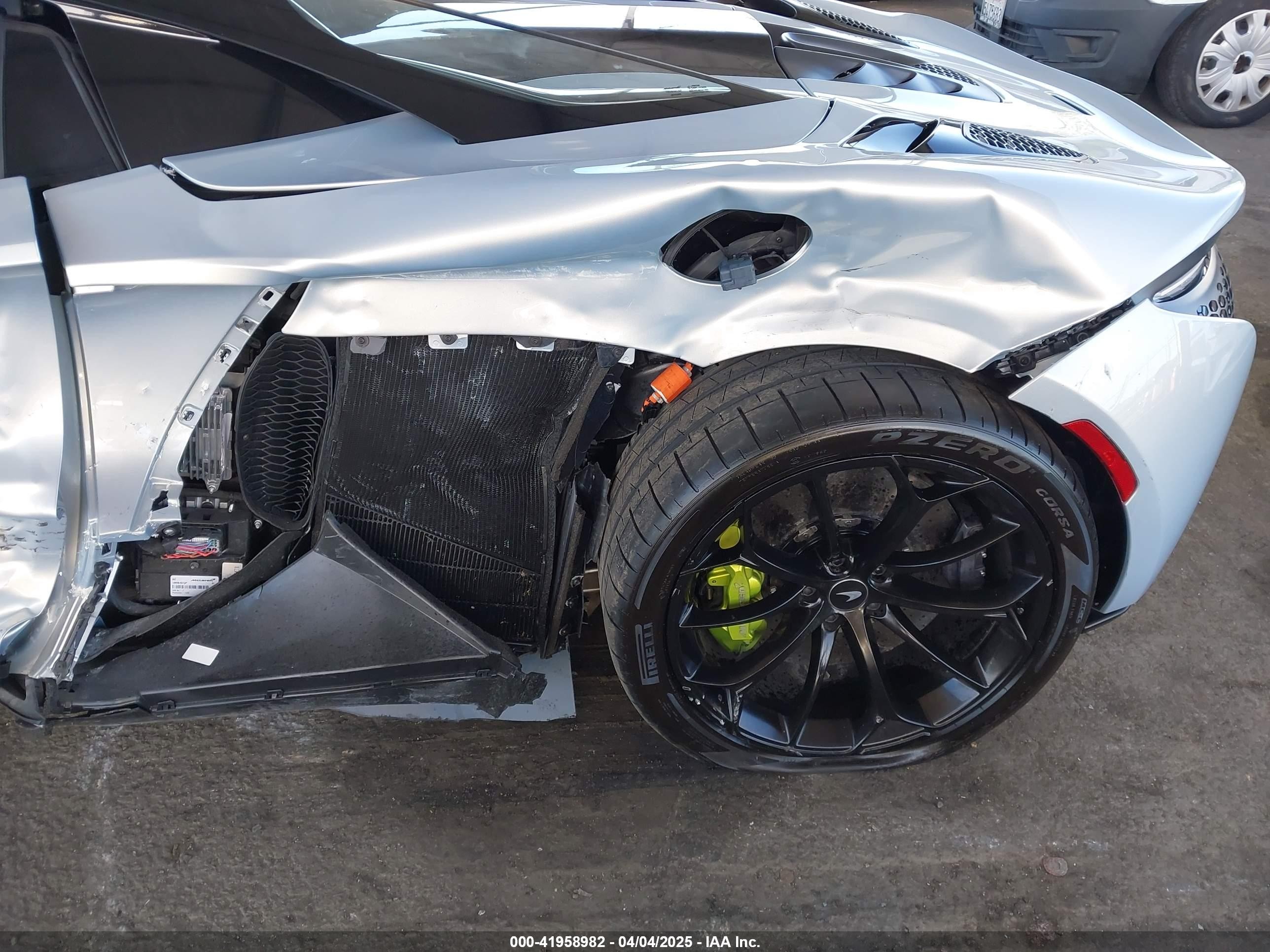 2025 Mclaren Artura Performance/techlux/vision Silver vin: SBM16BEA6SW003220