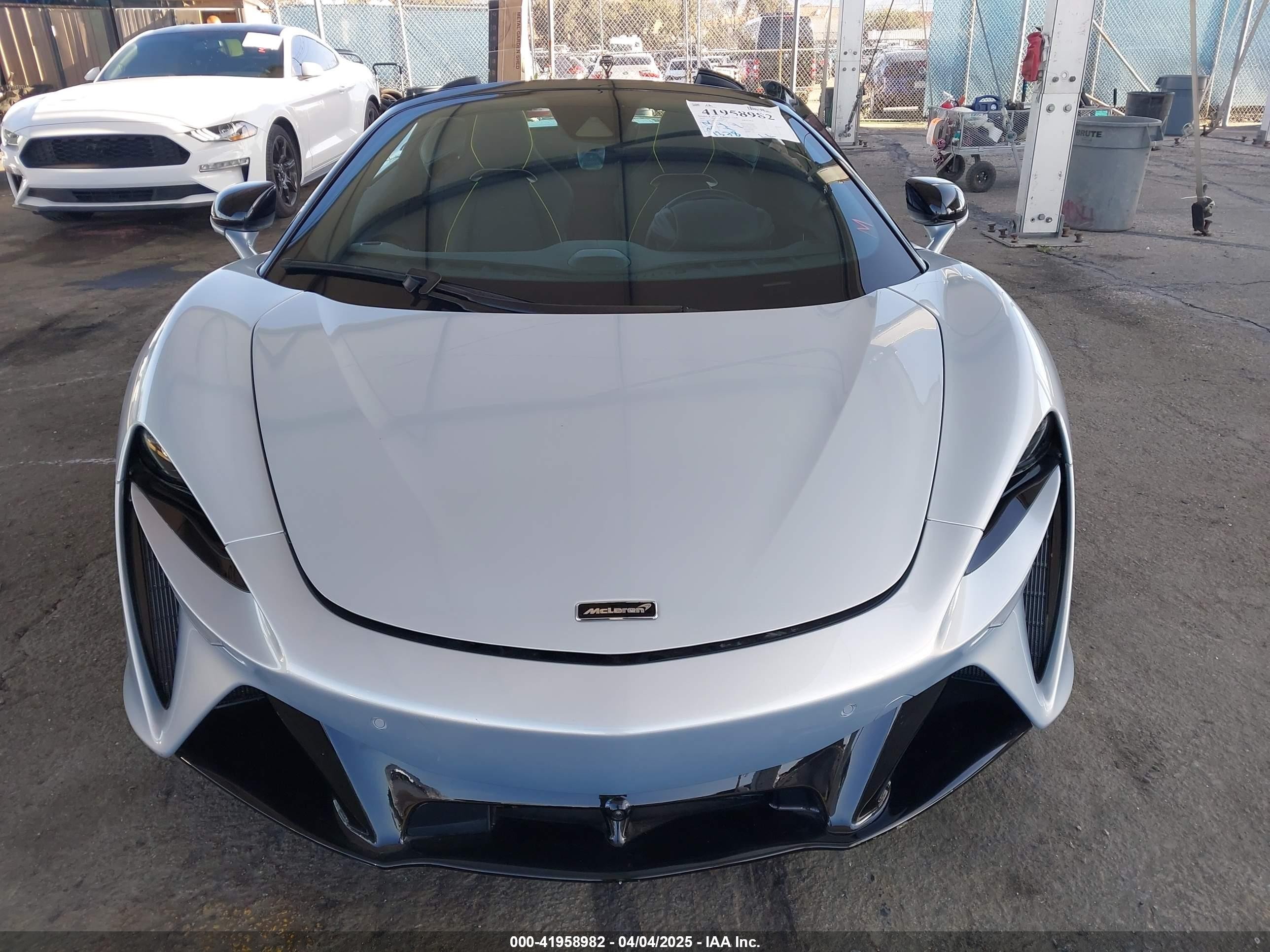2025 Mclaren Artura Performance/techlux/vision Silver vin: SBM16BEA6SW003220