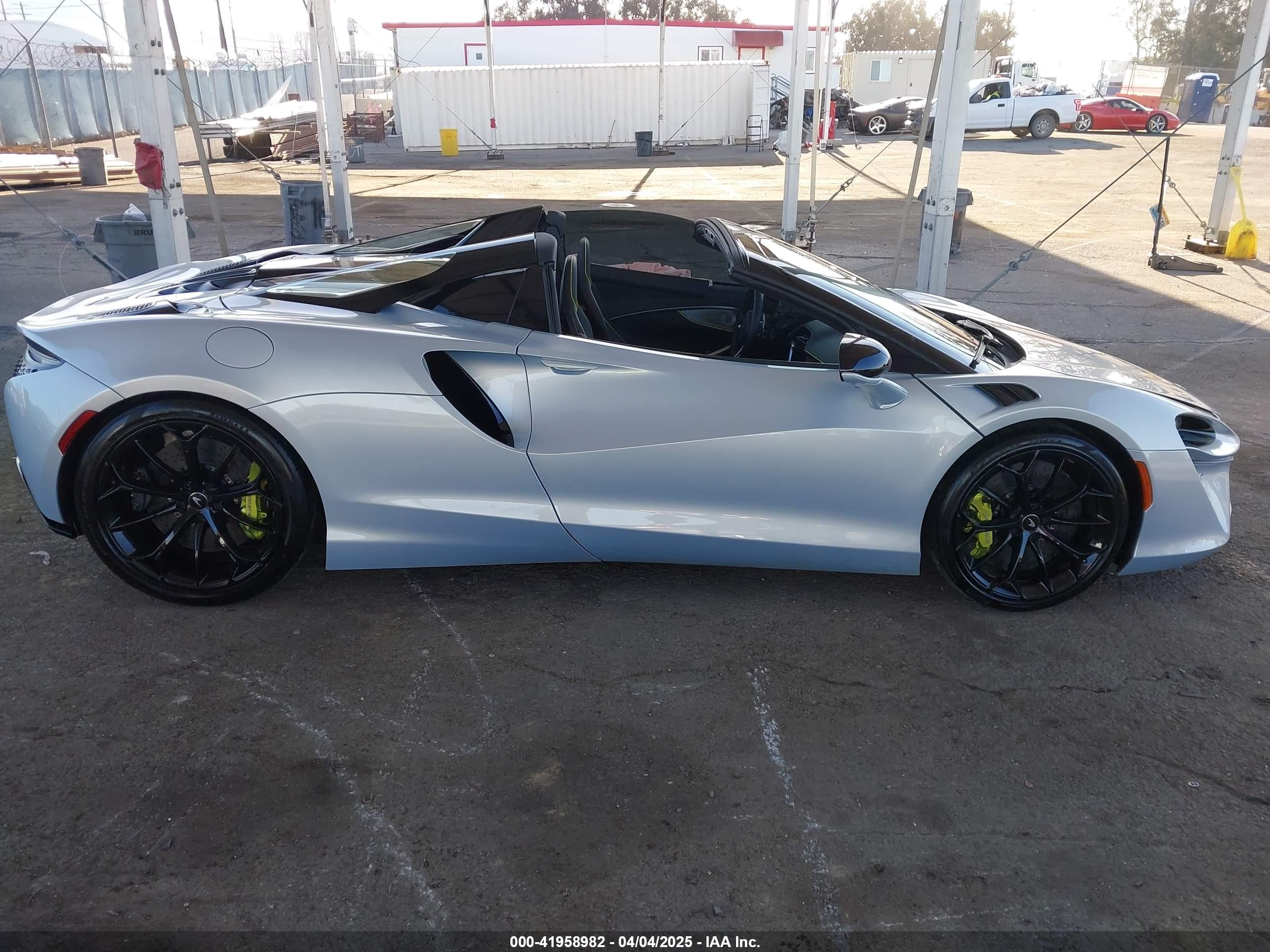 2025 Mclaren Artura Performance/techlux/vision Silver vin: SBM16BEA6SW003220