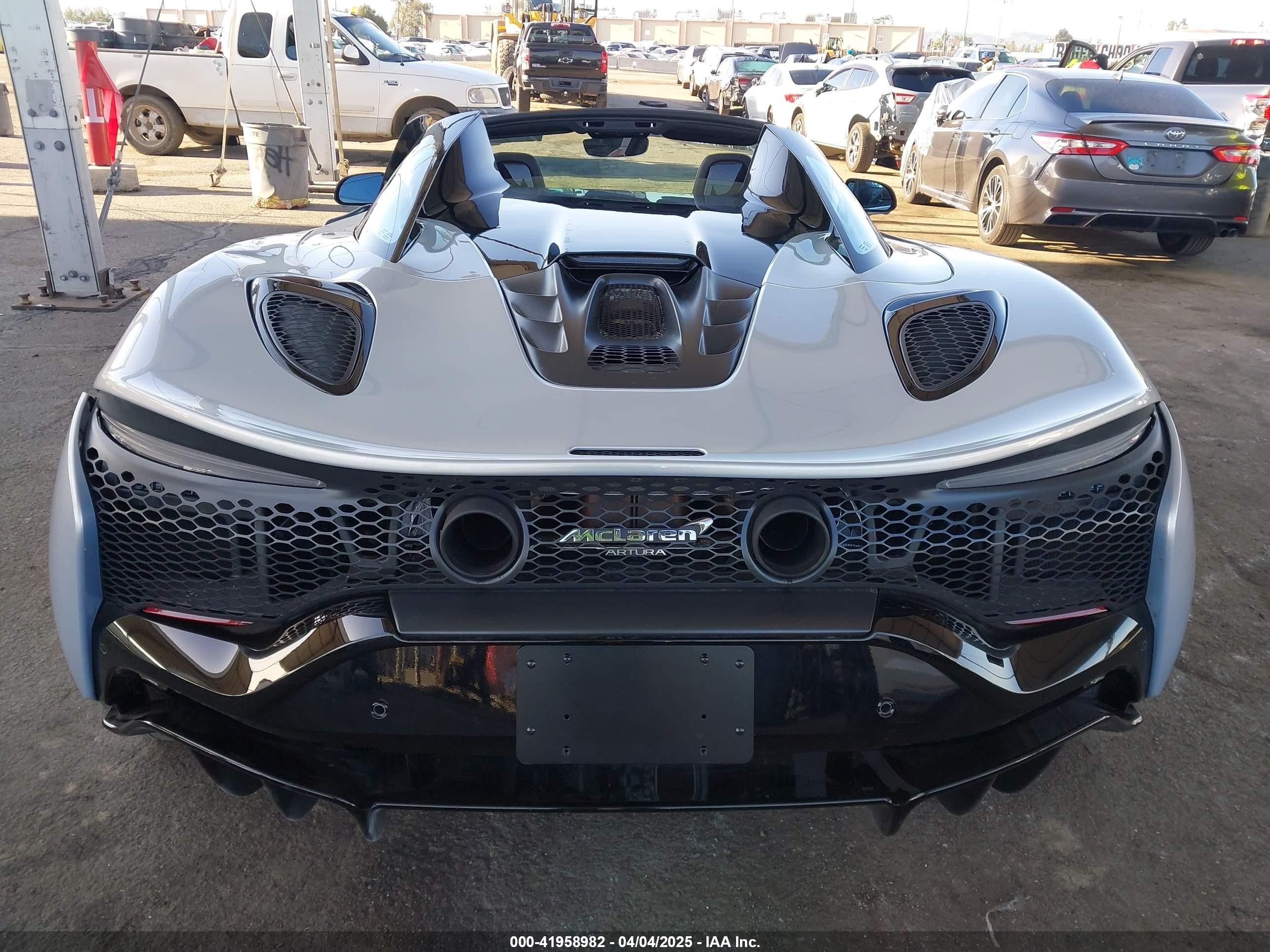 2025 Mclaren Artura Performance/techlux/vision Silver vin: SBM16BEA6SW003220