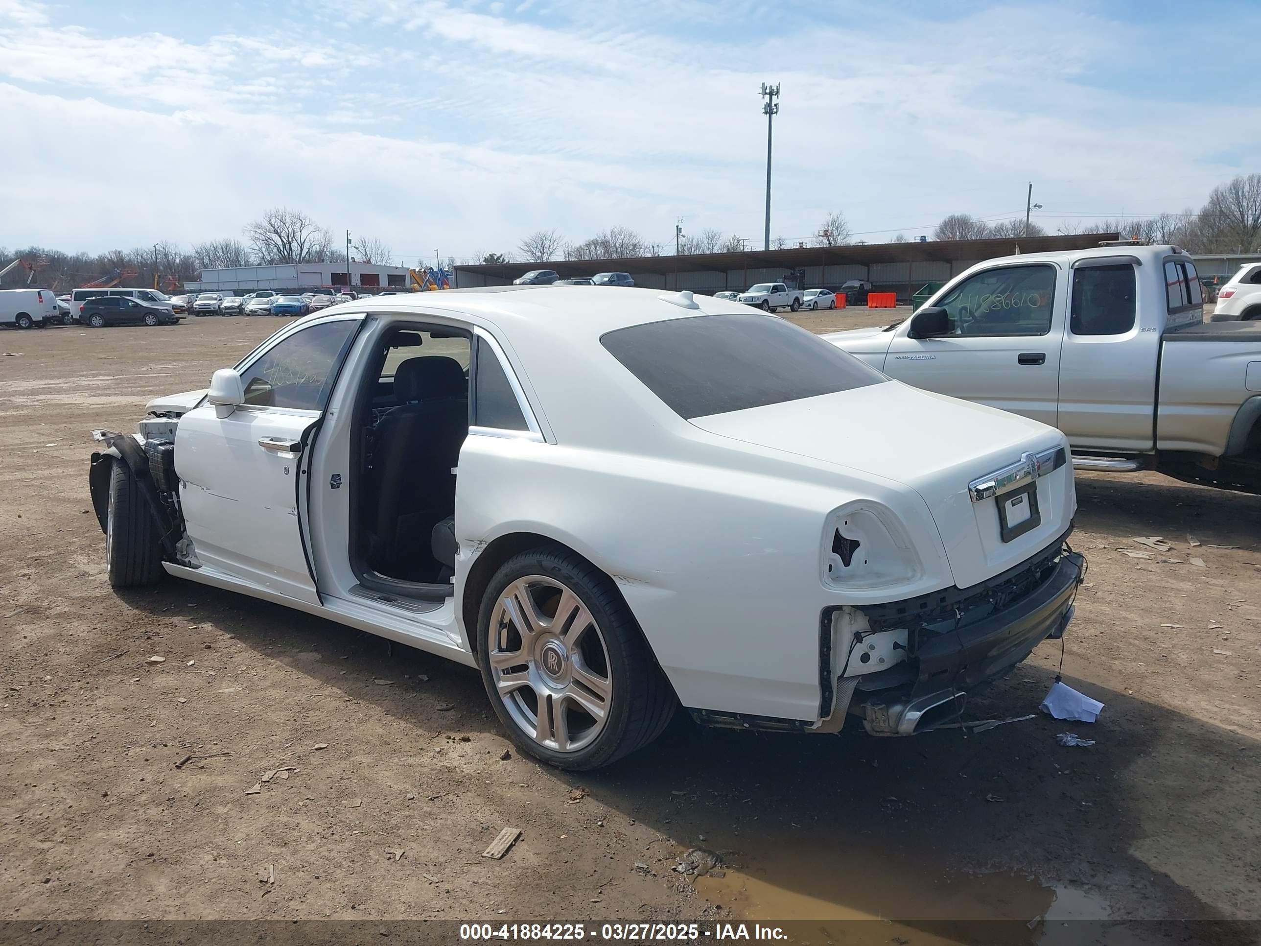 2015 Rolls-royce Ghost   White vin: SCA664S50FUX53044