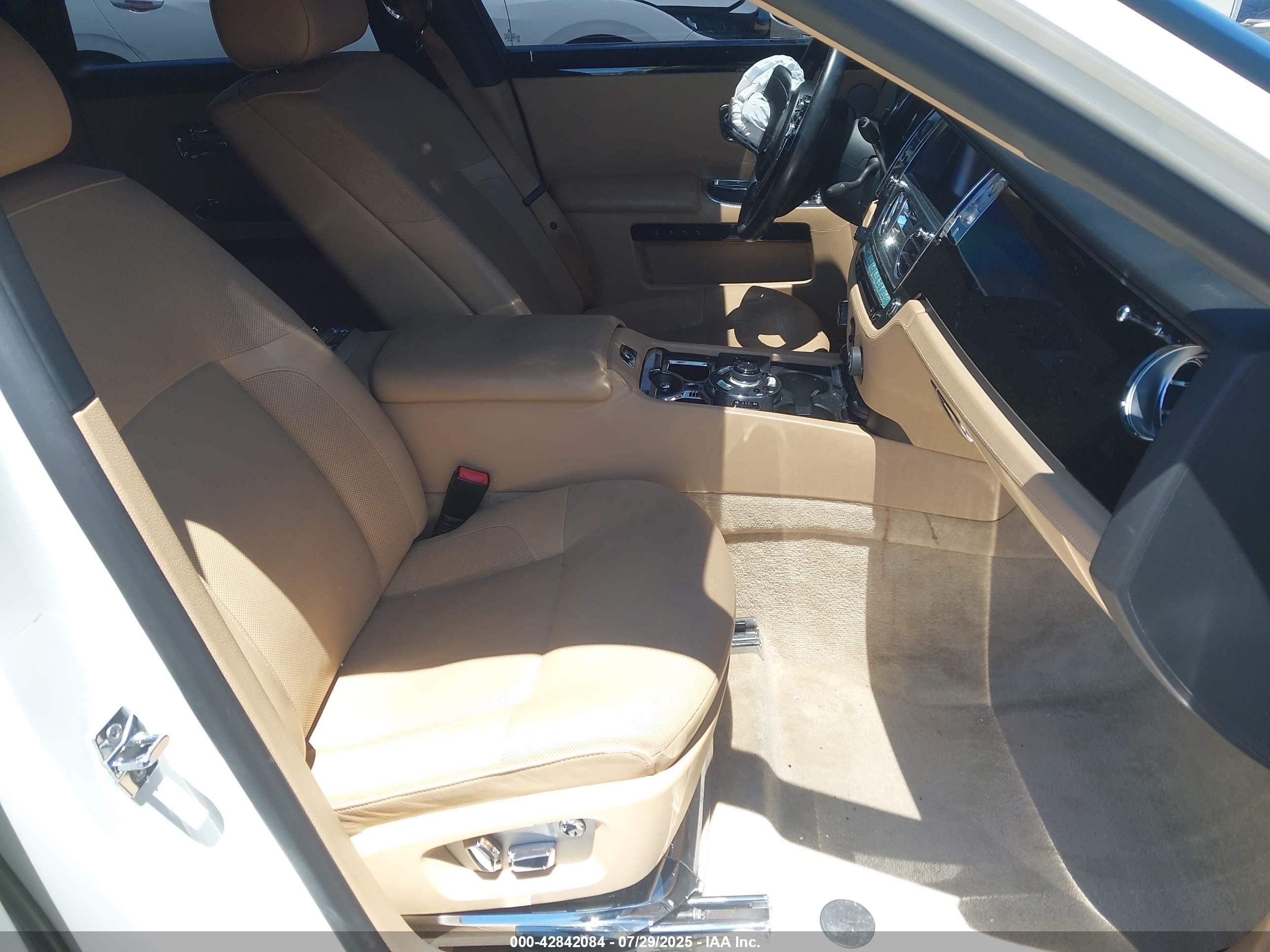 2011 Rolls-royce Ghost   White vin: SCA664S53BUX50116