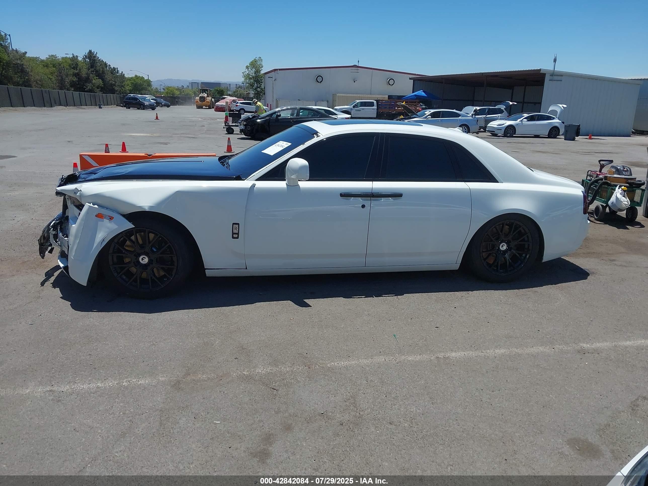2011 Rolls-royce Ghost   White vin: SCA664S53BUX50116