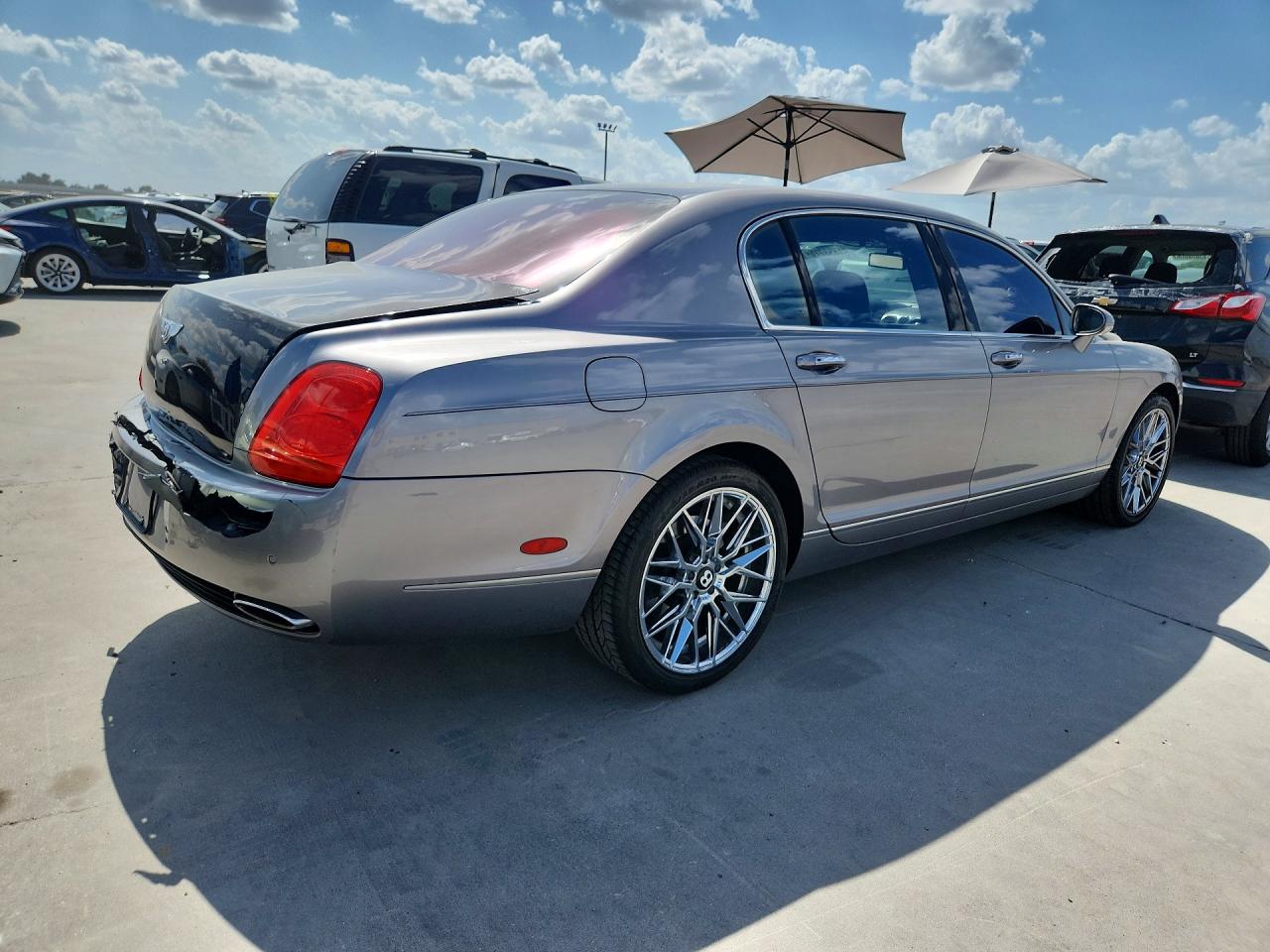 2007 Bentley Continental Flying Spur Two Tone vin: SCBBR93W07C049097