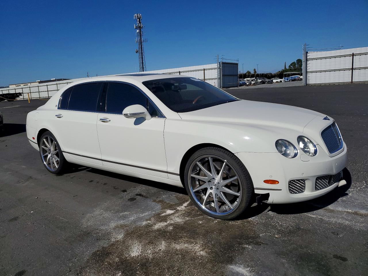 2013 Bentley Continental Flying Spur White vin: SCBBR9ZA0DC082379