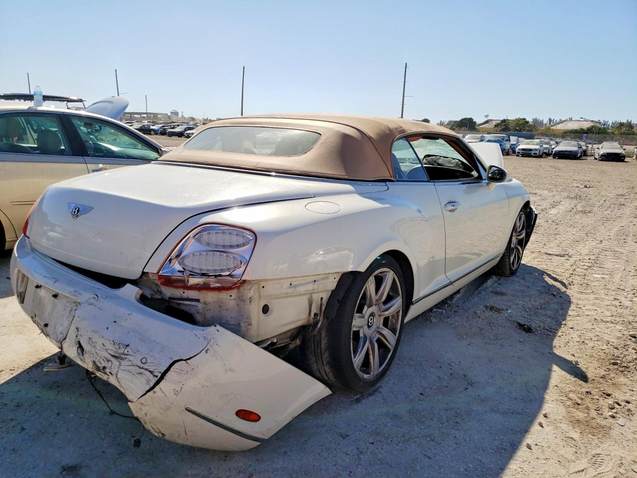 2008 Bentley Continental Gtc White vin: SCBDR33W08C053058