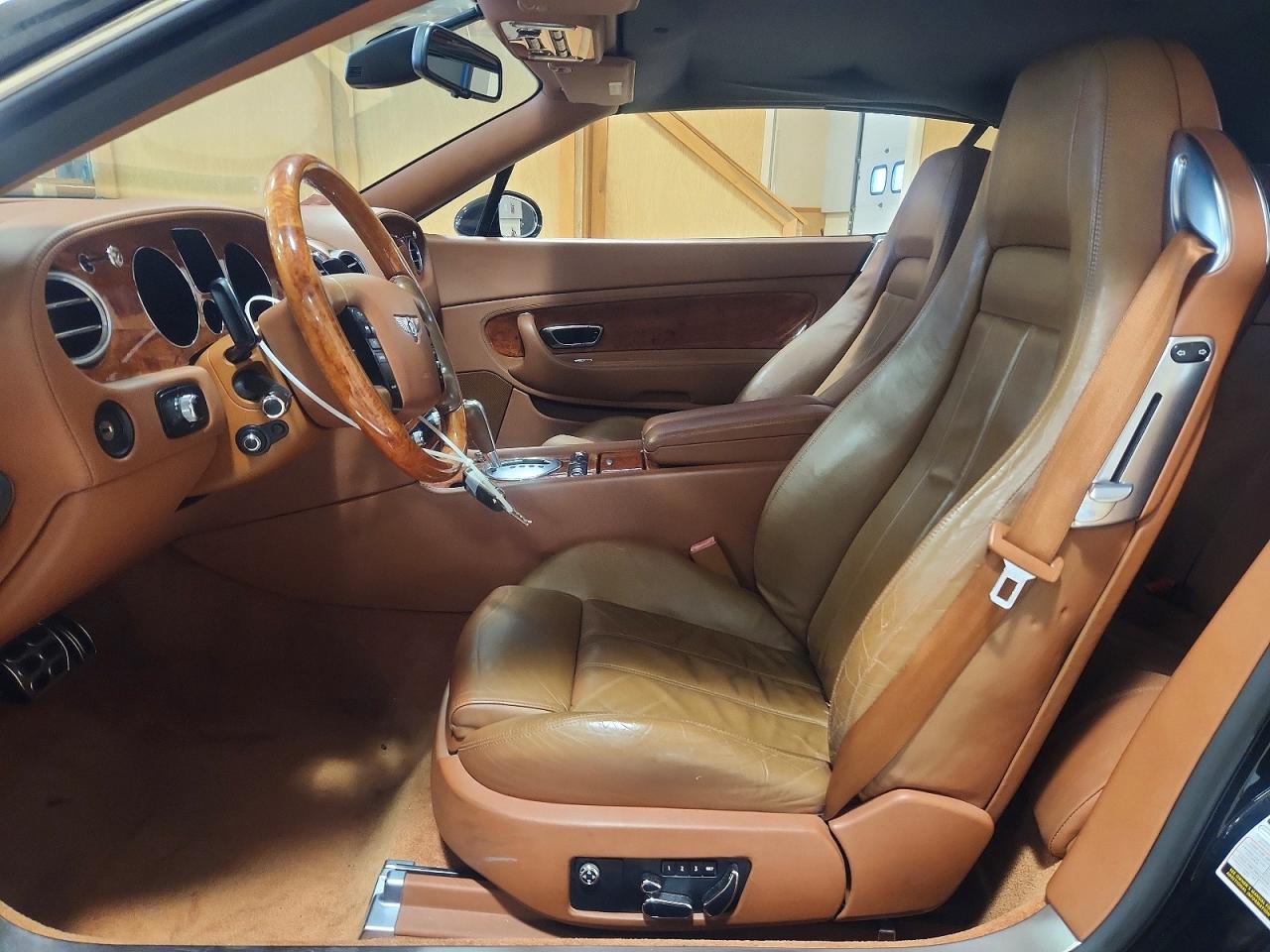 2007 Bentley Continentl Черный vin: SCBDR33W47C048007