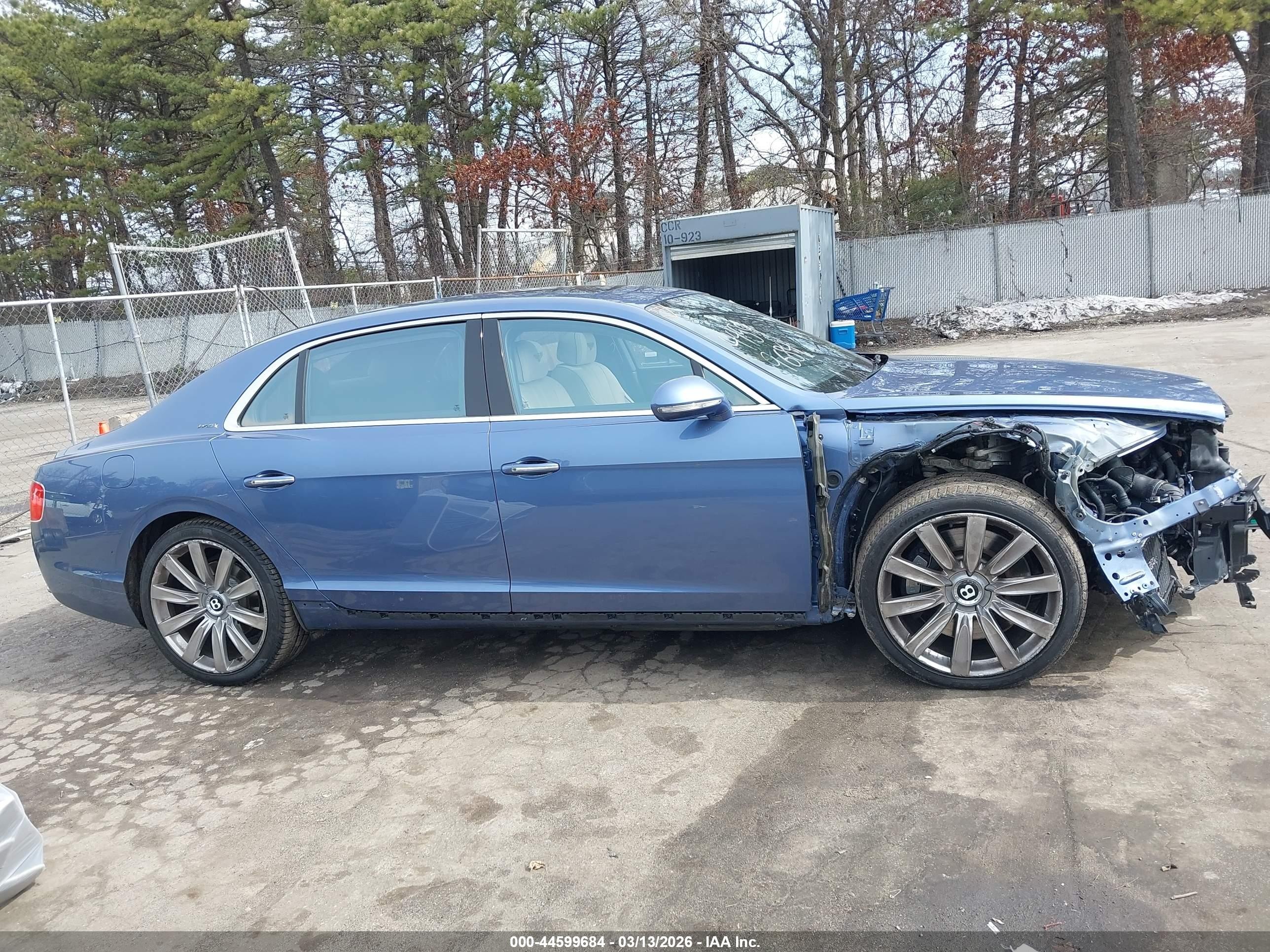 2015 Bentley Flying Spur W12 Light Blue vin: SCBEC9ZA0FC041235