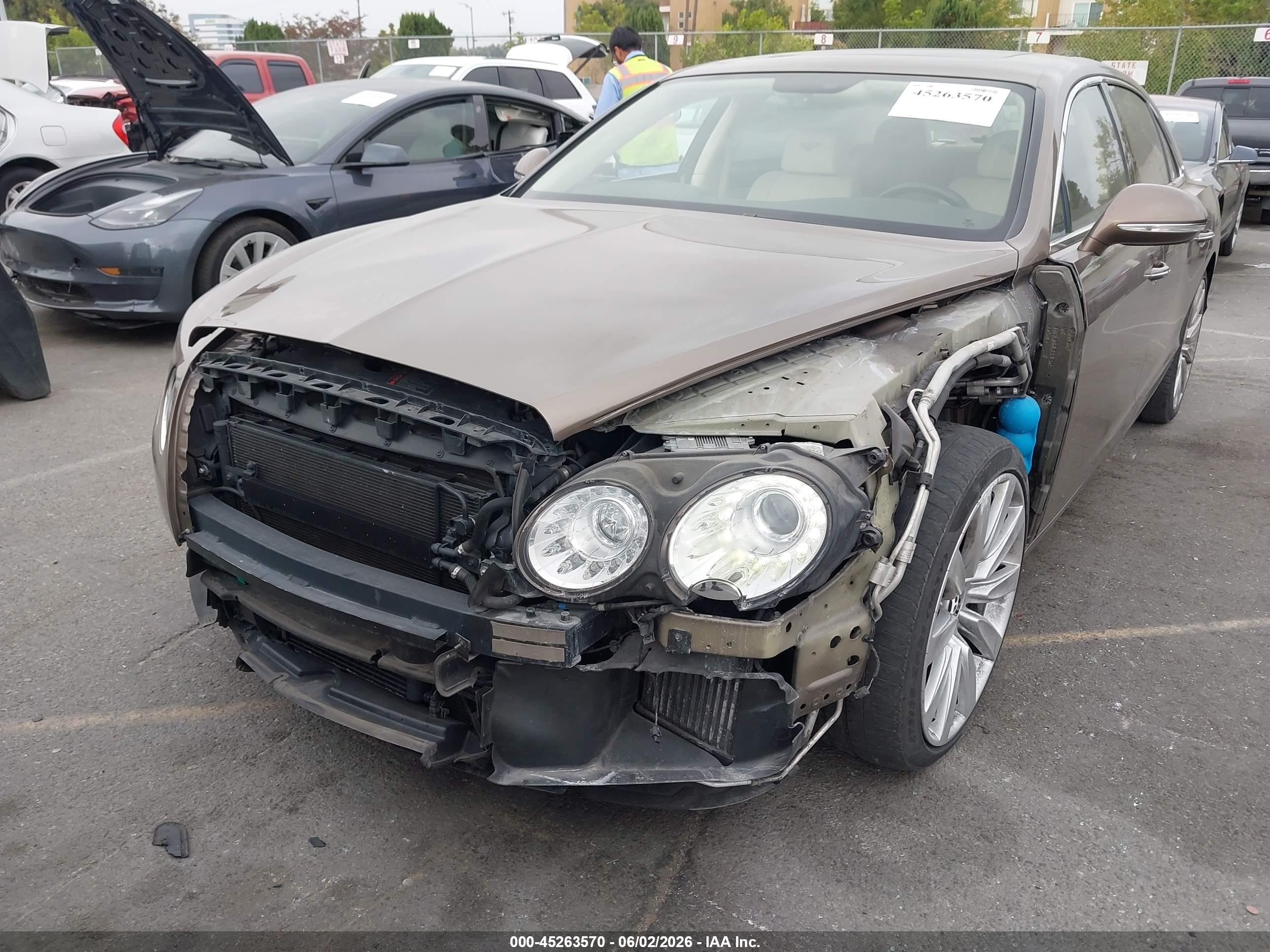 2014 Bentley Flying Spur   Brown vin: SCBEC9ZA2EC090791