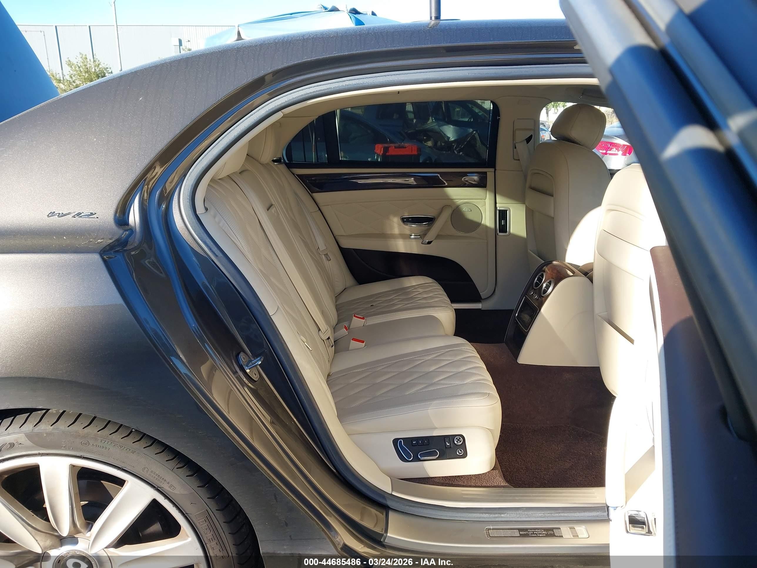 2015 Bentley Flying Spur W12 Gray vin: SCBEC9ZA4FC041366
