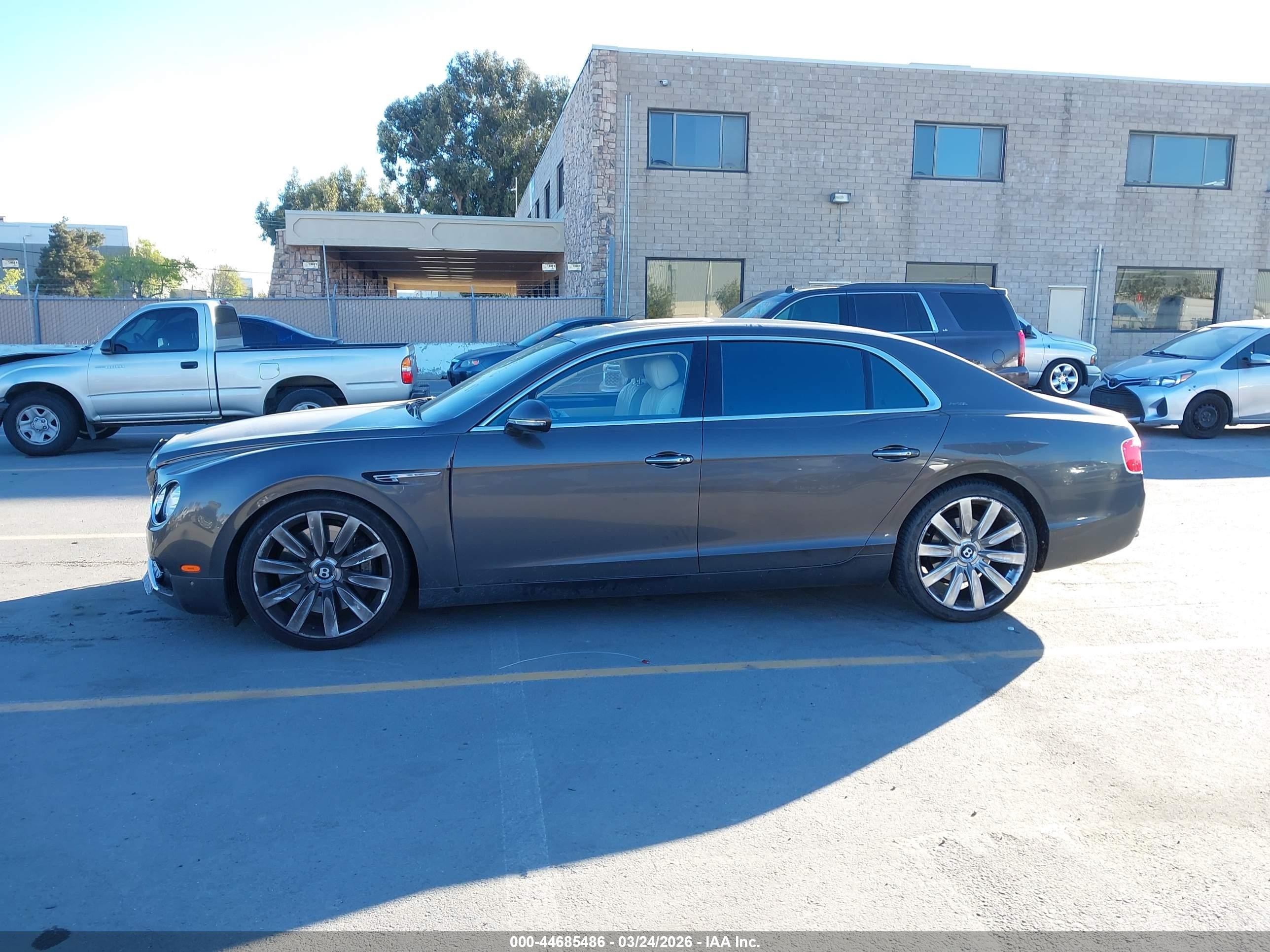 2015 Bentley Flying Spur W12 Gray vin: SCBEC9ZA4FC041366