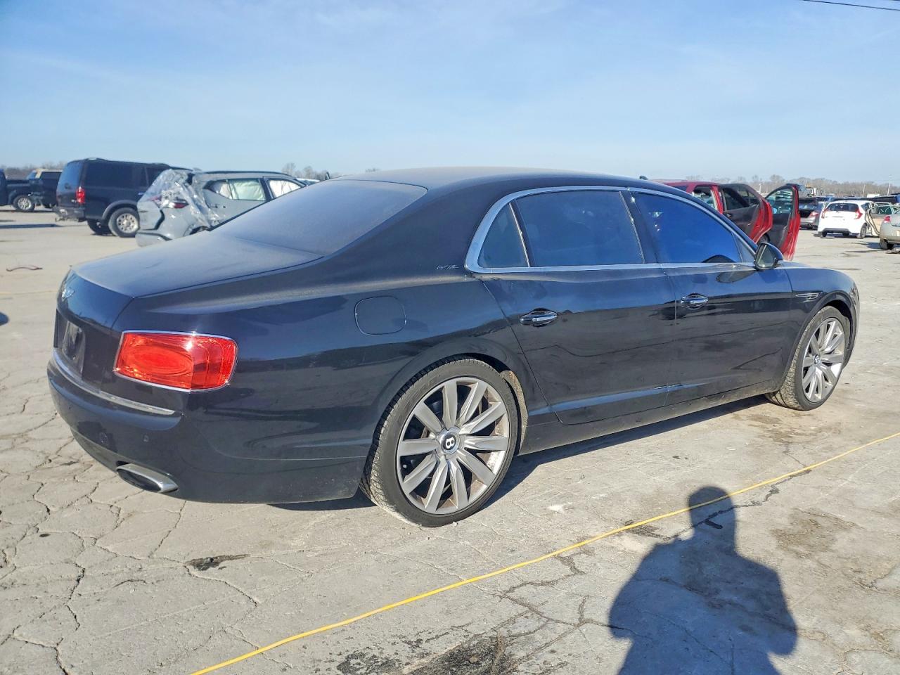 2015 Bentley Flying Spur Черный vin: SCBEC9ZA8FC043122