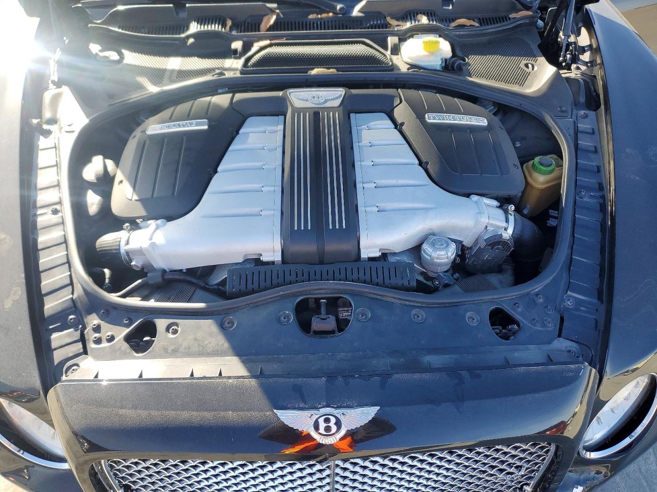 2015 Bentley Flying Spur Черный vin: SCBEC9ZA8FC043122