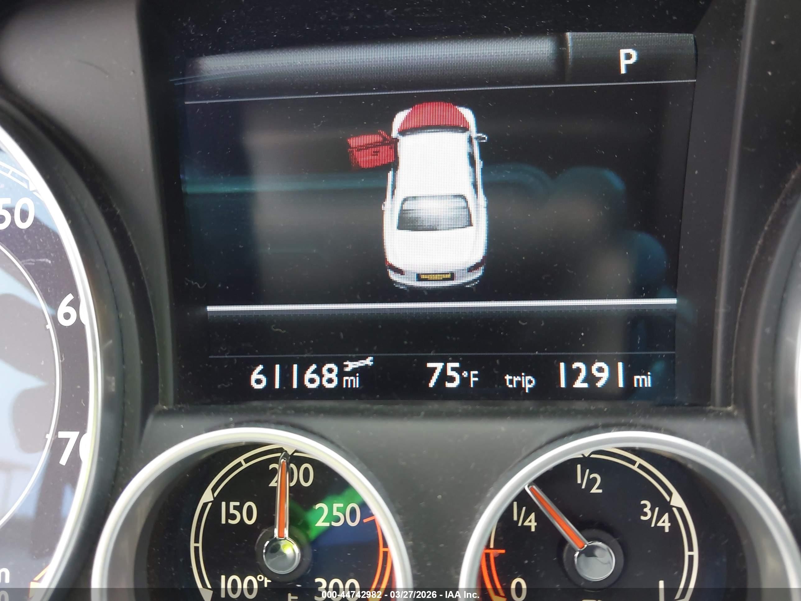 2015 Bentley Flying Spur W12 Белый vin: SCBEC9ZA9FC041217