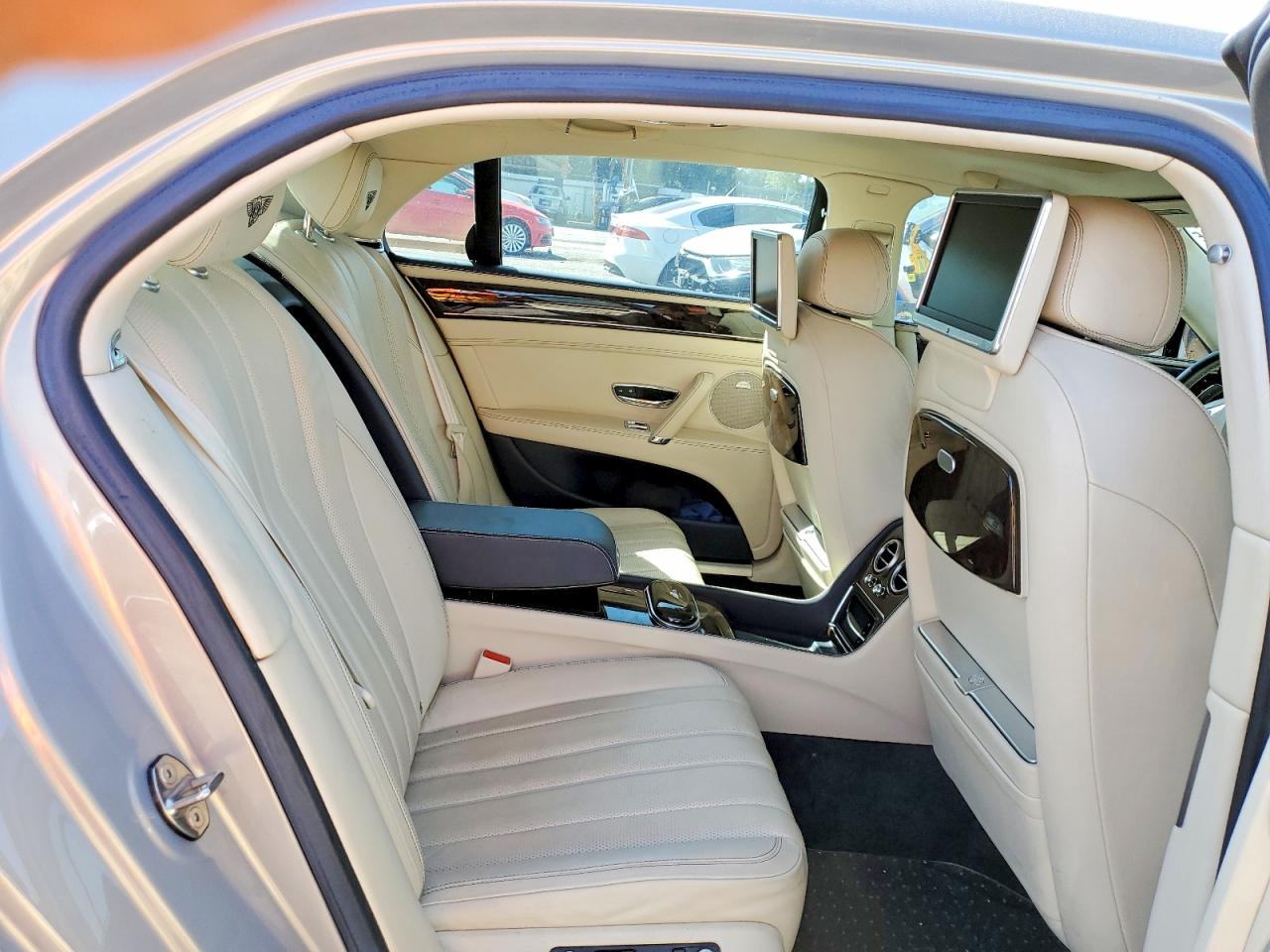 2015 Bentley Flying Spur Silver vin: SCBEC9ZA9FC044442