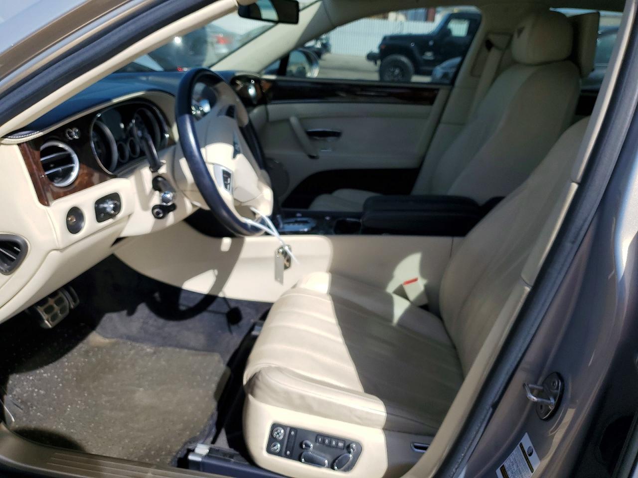 2015 Bentley Flying Spur Silver vin: SCBEC9ZA9FC044442