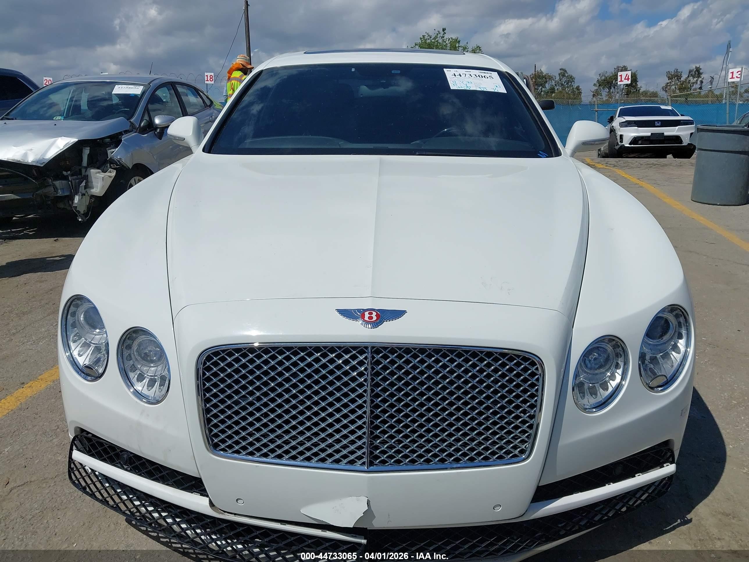 2015 Bentley Flying Spur V8 White vin: SCBET9ZA3FC046784