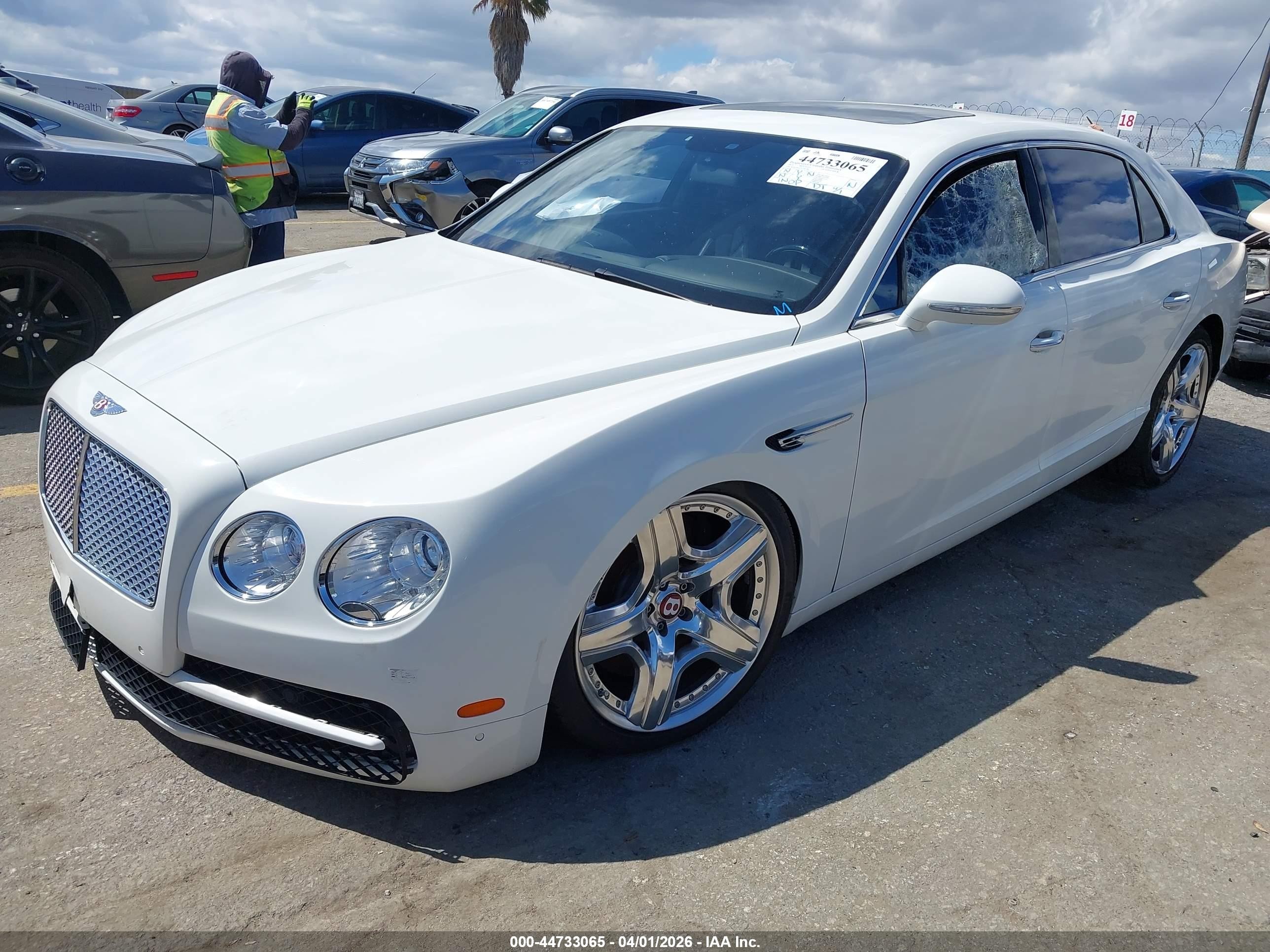 2015 Bentley Flying Spur V8 White vin: SCBET9ZA3FC046784