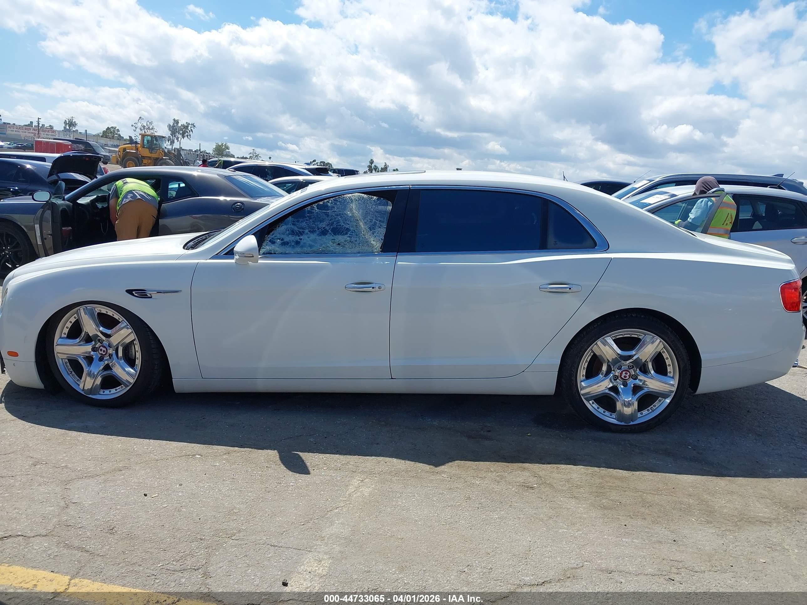 2015 Bentley Flying Spur V8 White vin: SCBET9ZA3FC046784