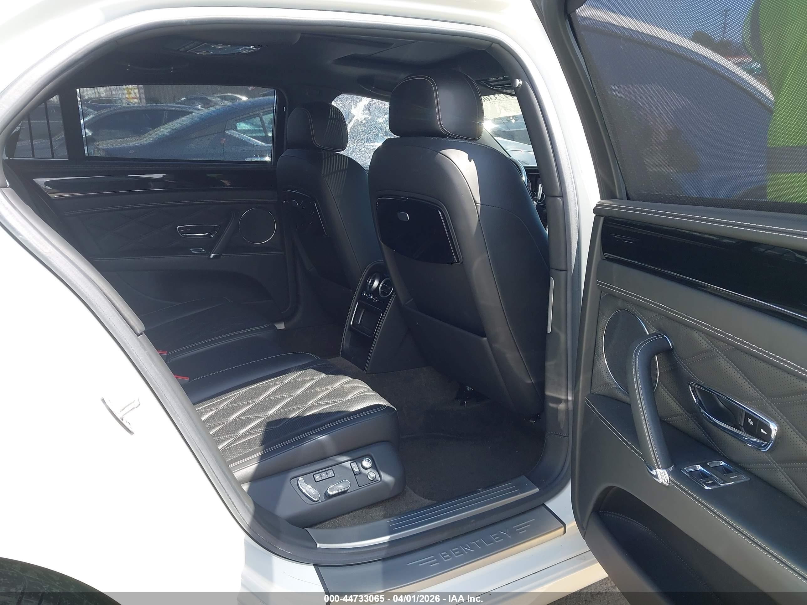 2015 Bentley Flying Spur V8 White vin: SCBET9ZA3FC046784