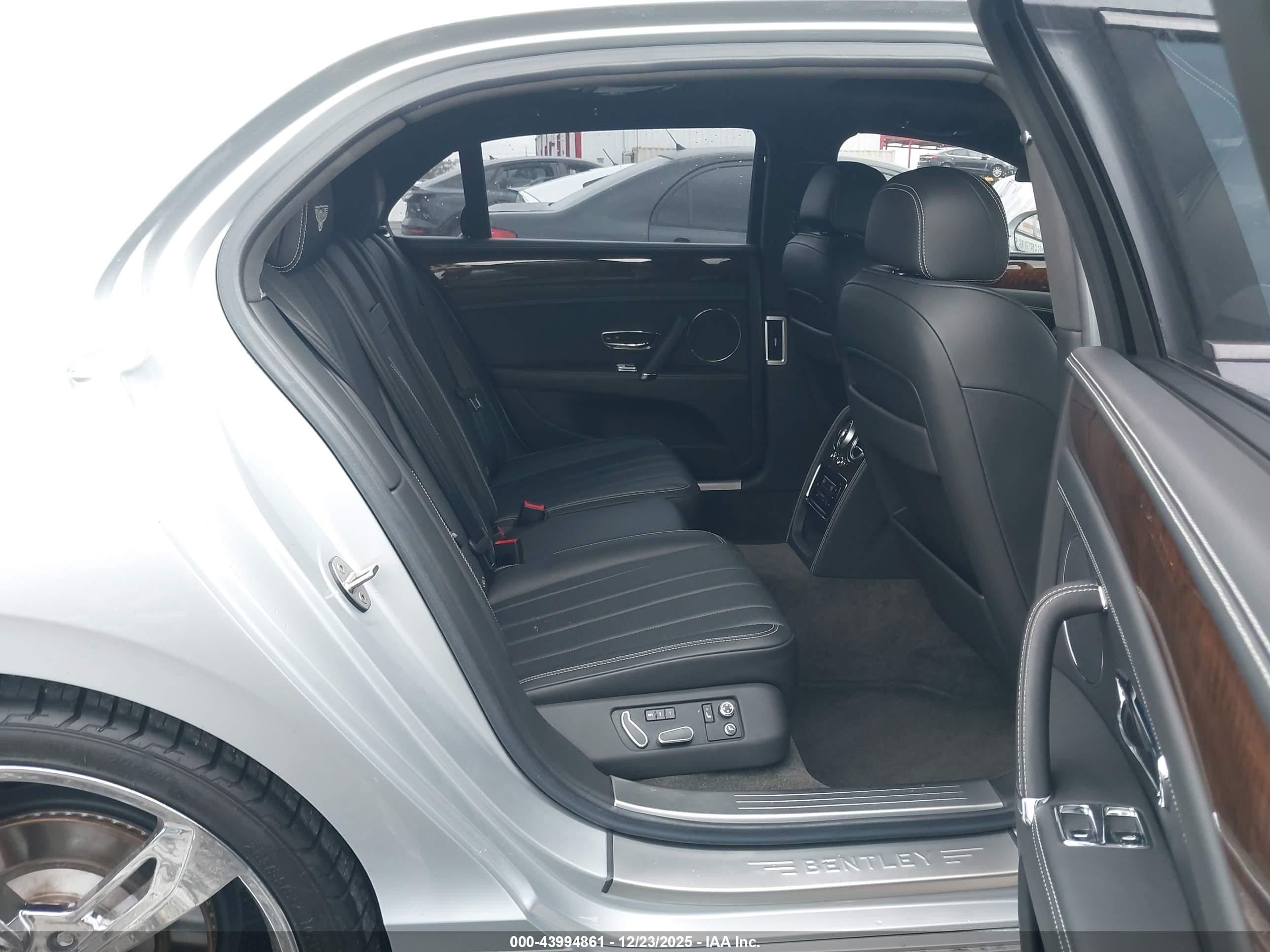 2015 Bentley Flying Spur V8 Silver vin: SCBET9ZA5FC049752