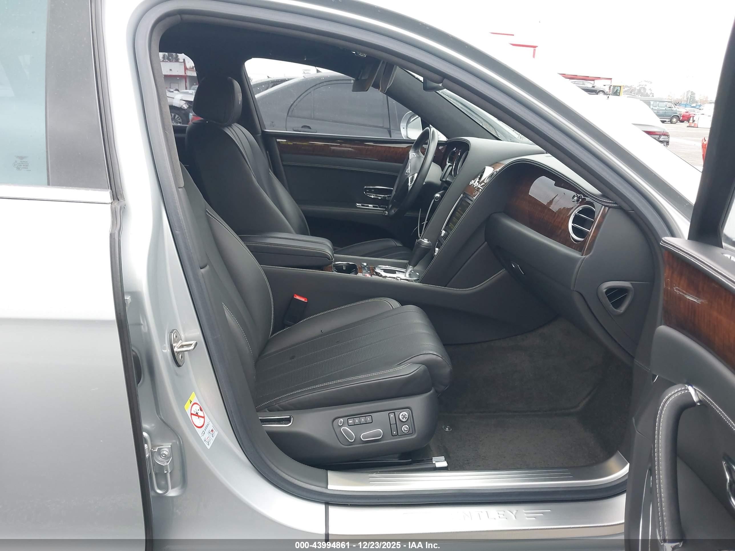 2015 Bentley Flying Spur V8 Silver vin: SCBET9ZA5FC049752