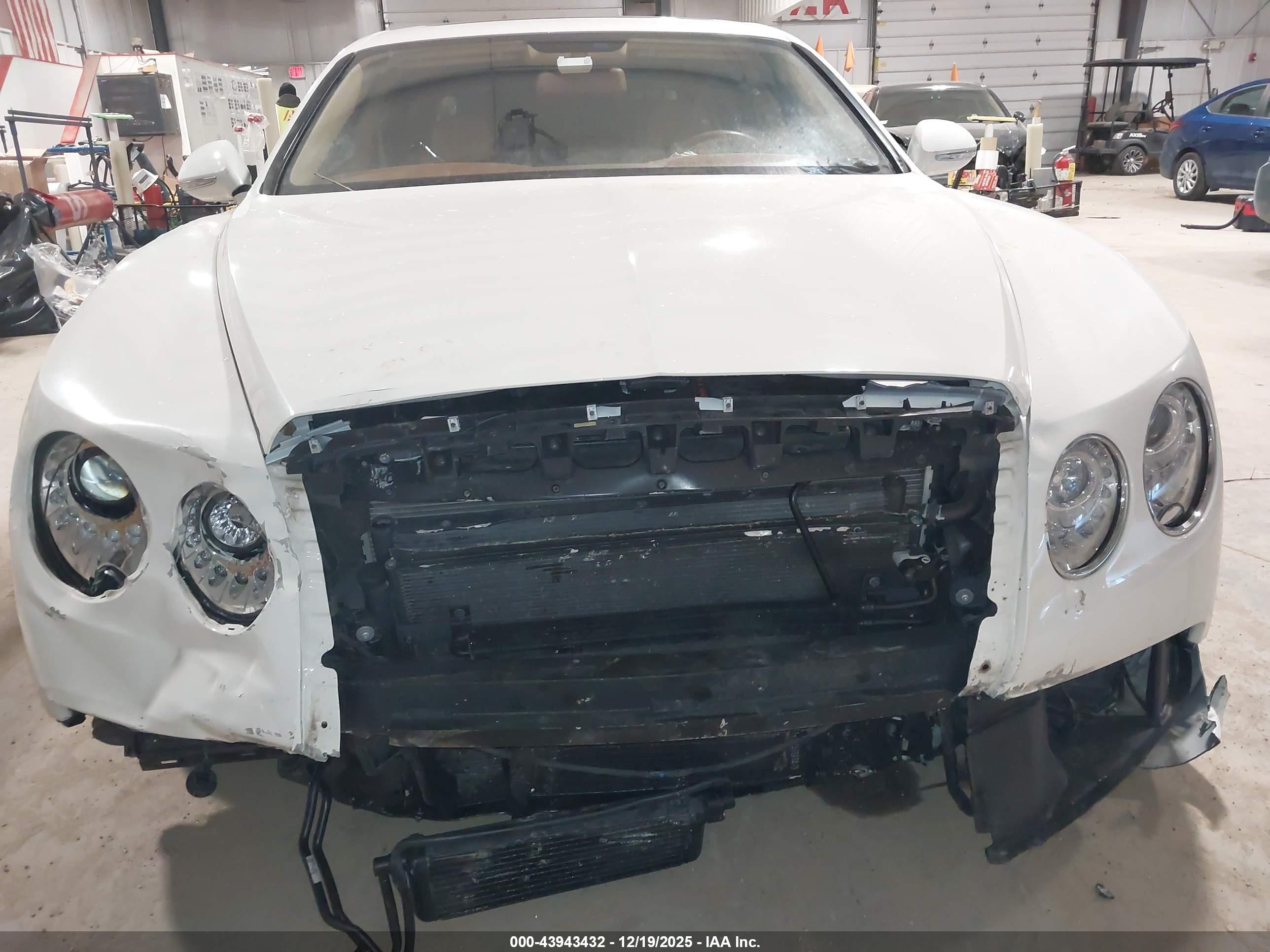 2015 Bentley Flying Spur V8 White vin: SCBET9ZA6FC041787