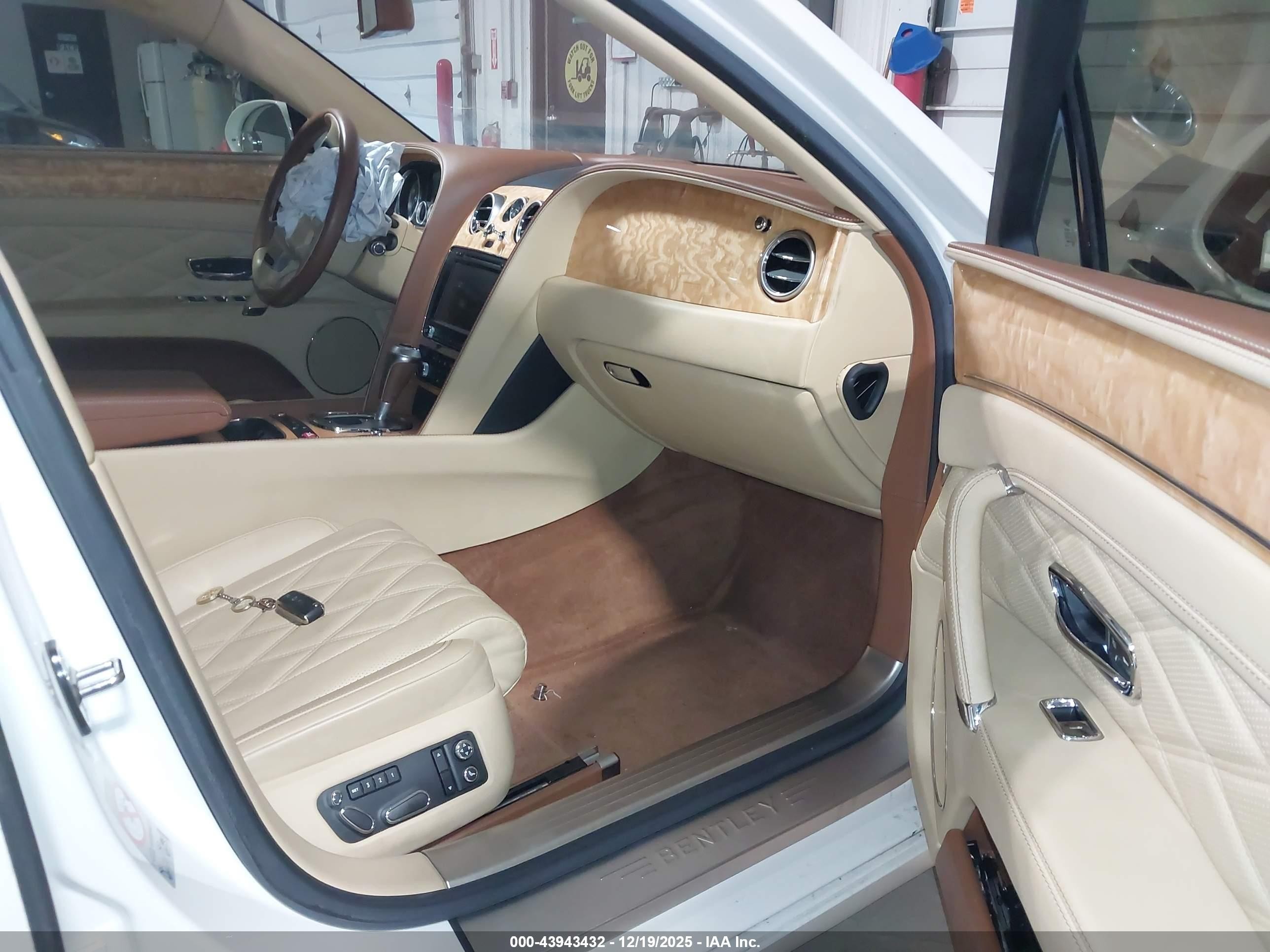 2015 Bentley Flying Spur V8 White vin: SCBET9ZA6FC041787
