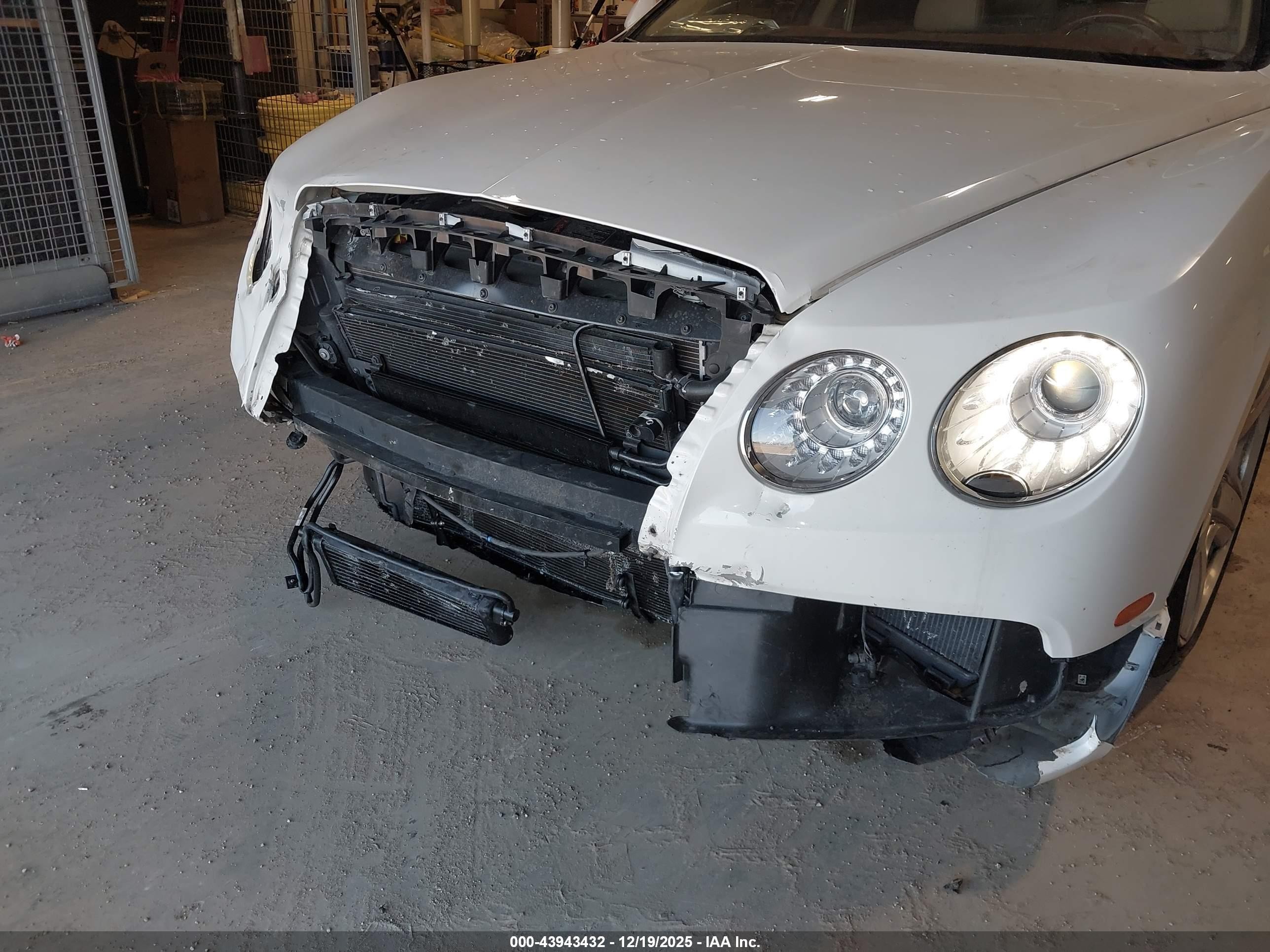 2015 Bentley Flying Spur V8 White vin: SCBET9ZA6FC041787