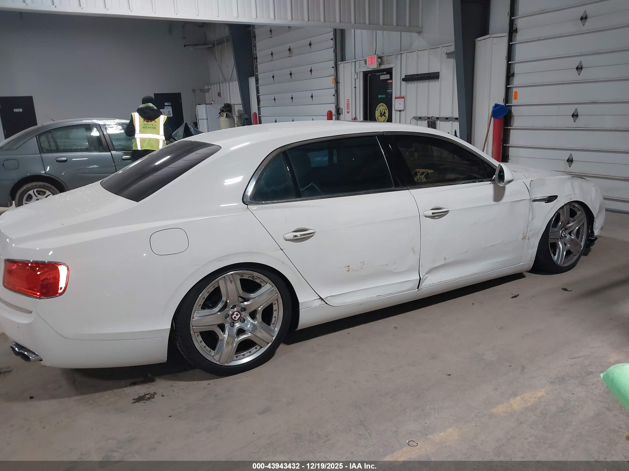 2015 Bentley Flying Spur V8 White vin: SCBET9ZA6FC041787