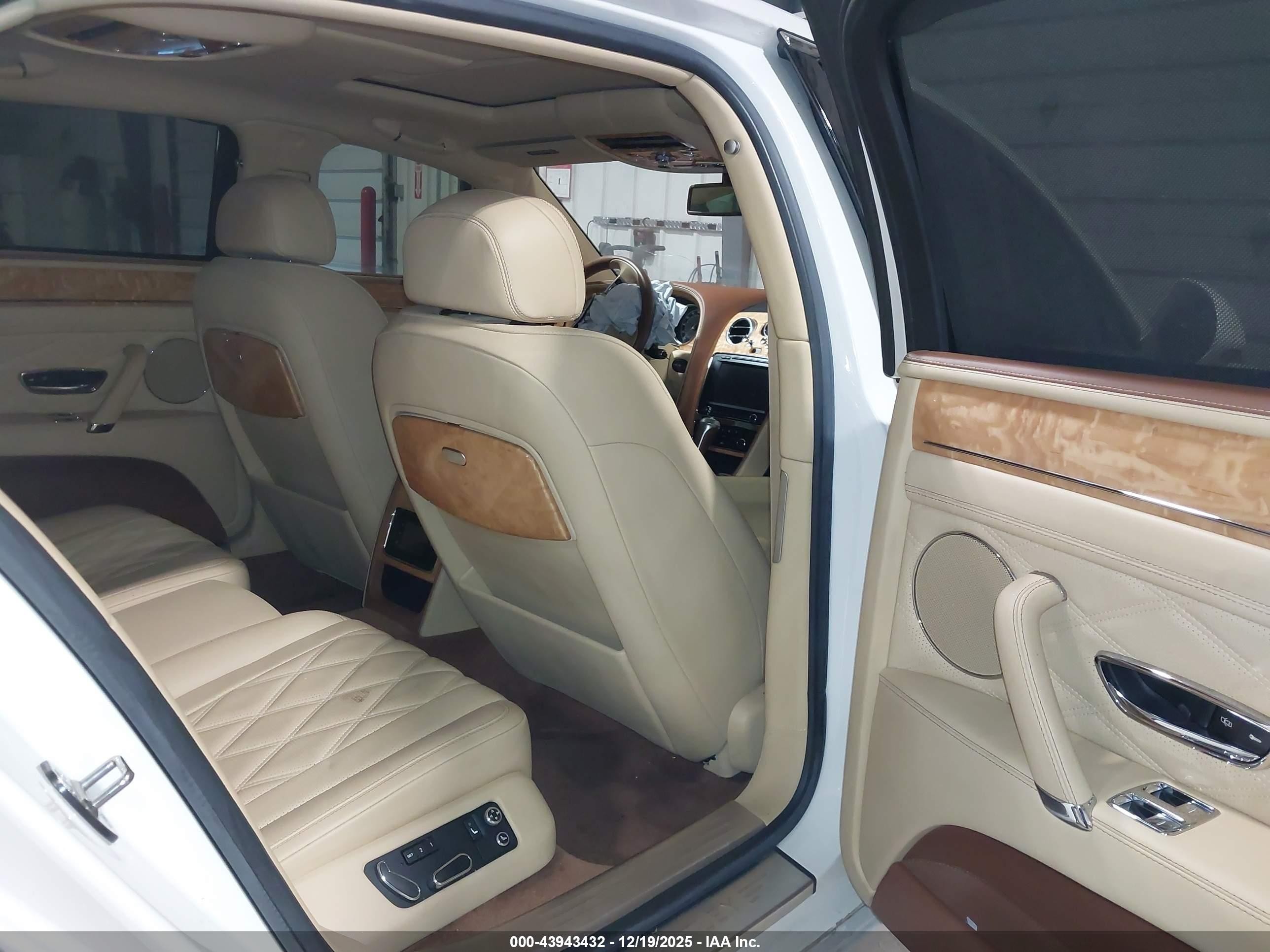 2015 Bentley Flying Spur V8 White vin: SCBET9ZA6FC041787