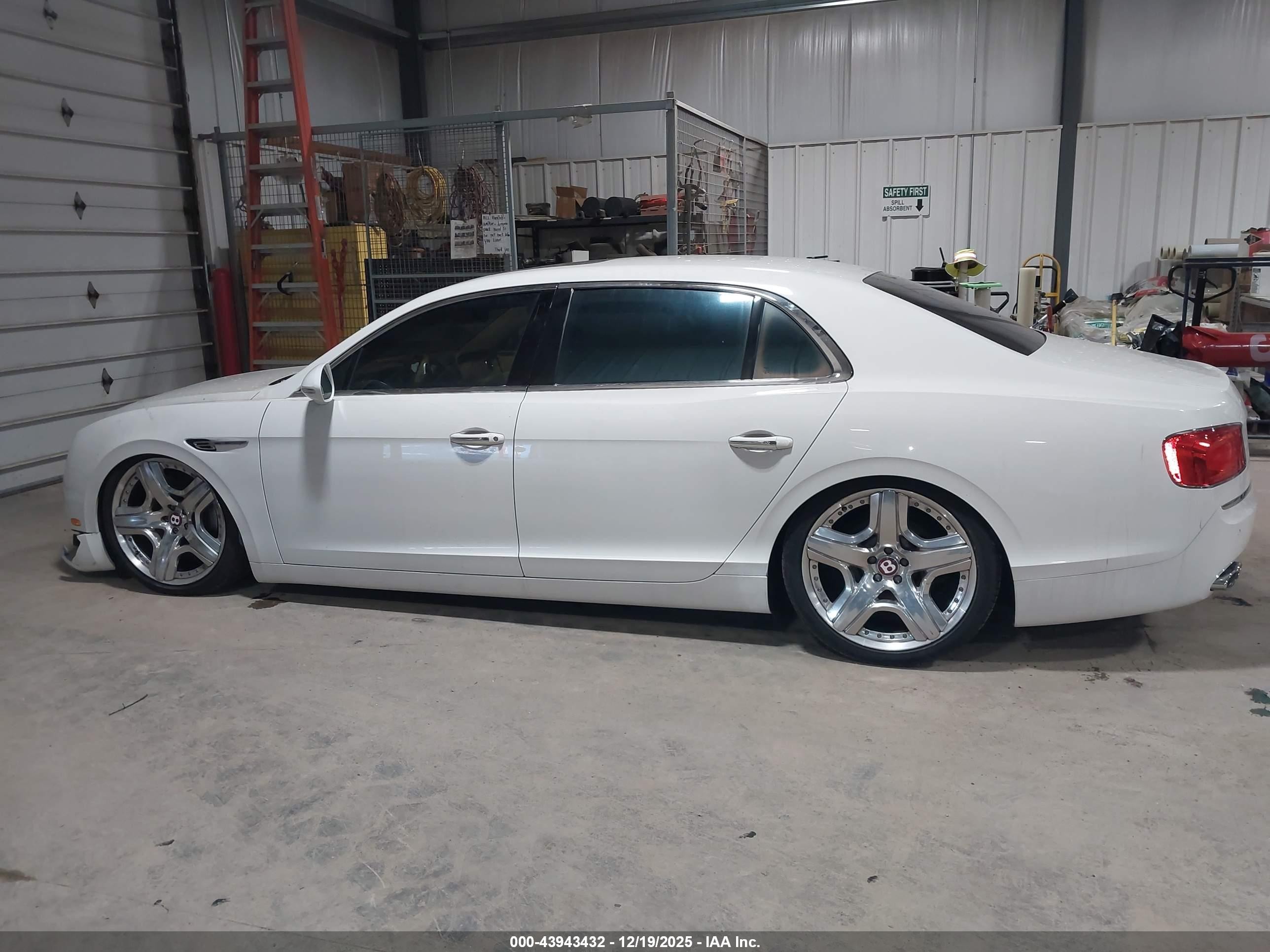 2015 Bentley Flying Spur V8 White vin: SCBET9ZA6FC041787
