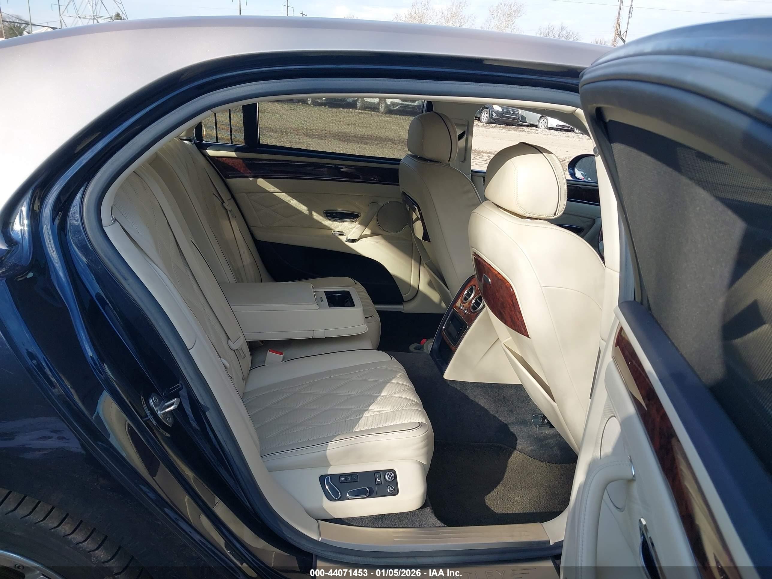 2015 Bentley Flying Spur V8 Blue vin: SCBET9ZA7FC044858