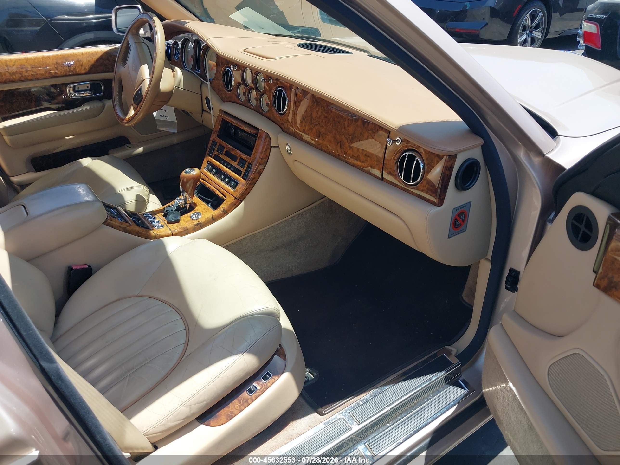 2001 Bentley Arnage   Beige vin: SCBLC31E11CX06011