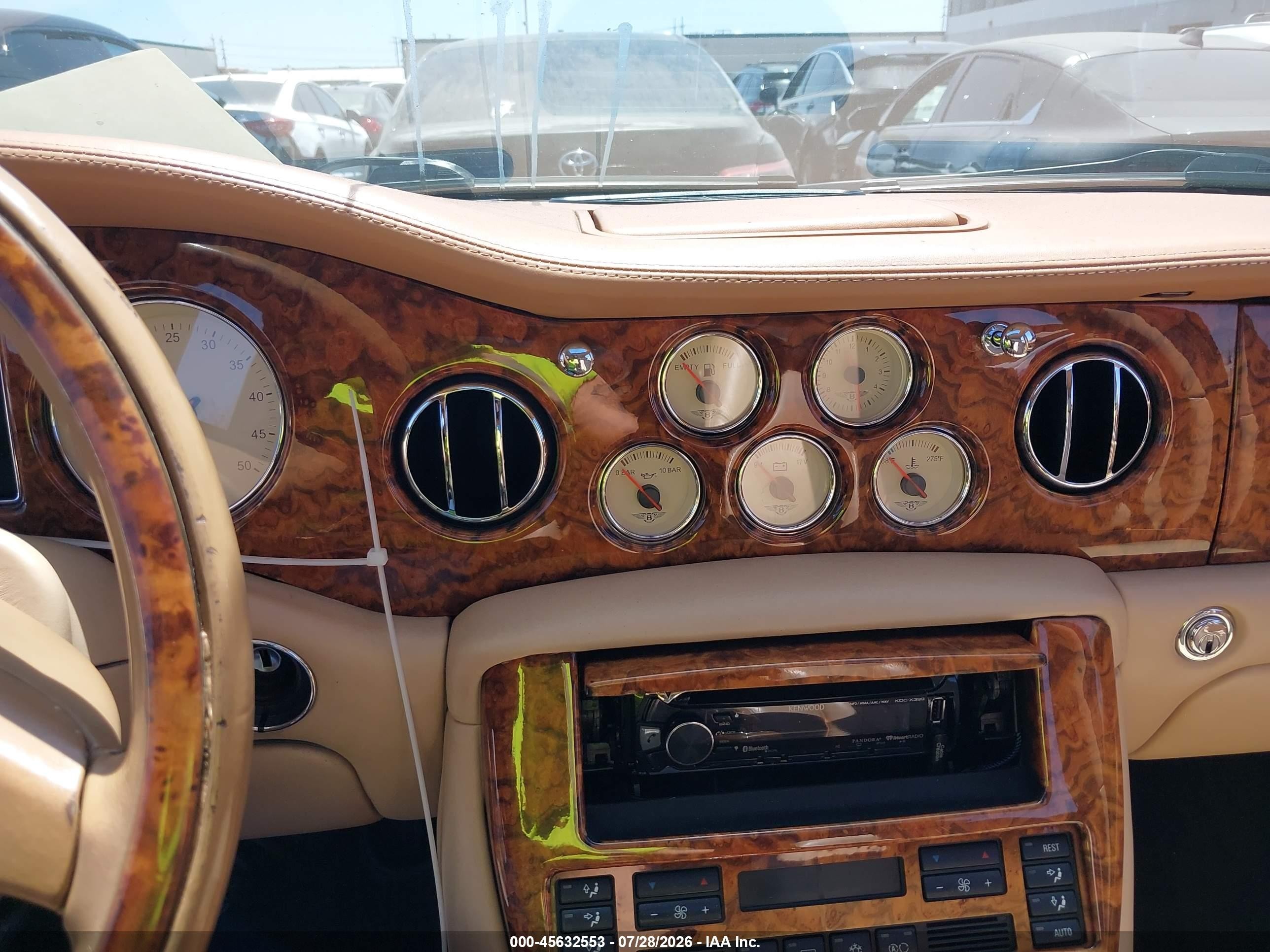 2001 Bentley Arnage   Beige vin: SCBLC31E11CX06011