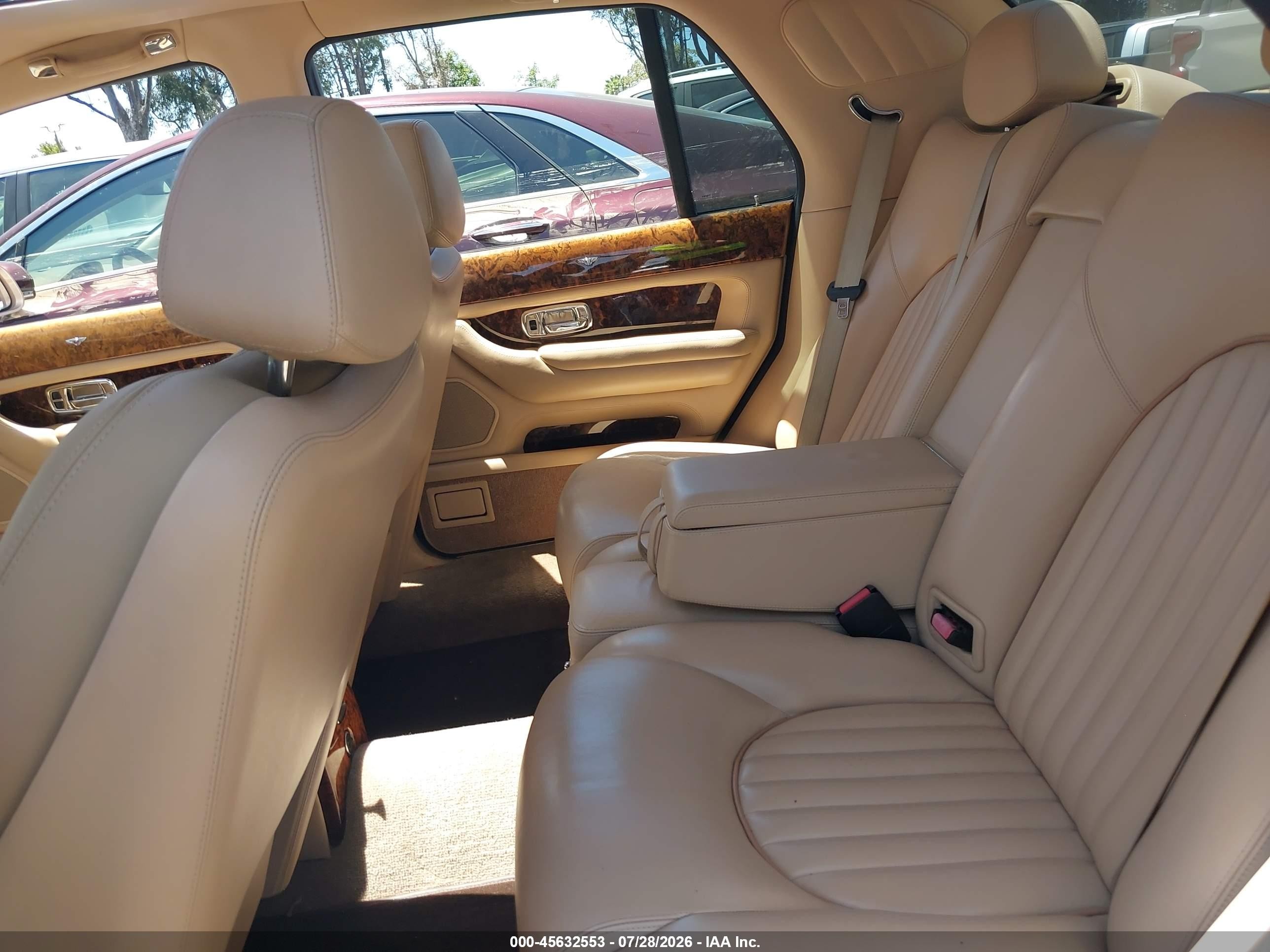 2001 Bentley Arnage   Beige vin: SCBLC31E11CX06011