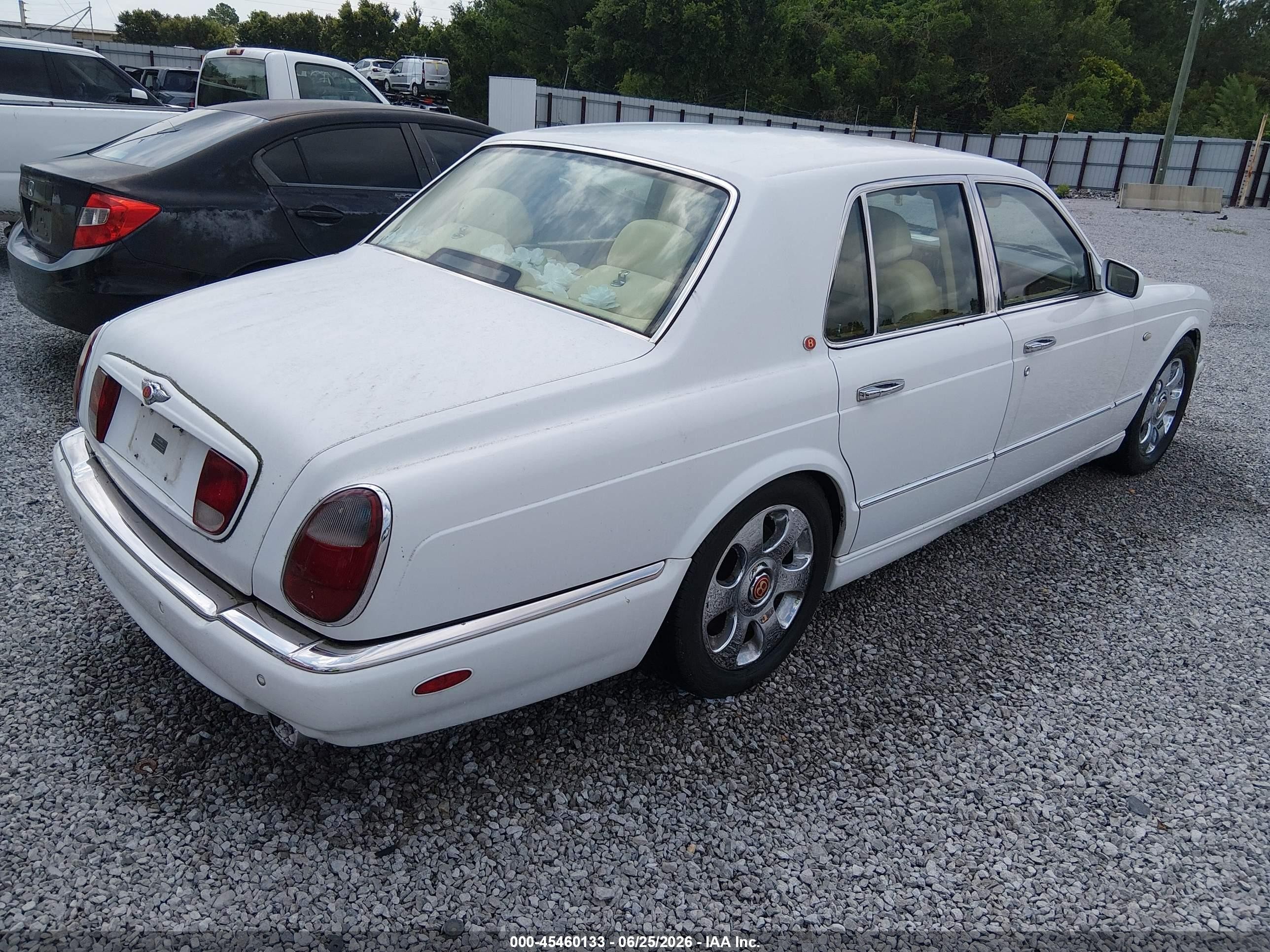 2000 Bentley Arnage   White vin: SCBLC31E2YCX05170