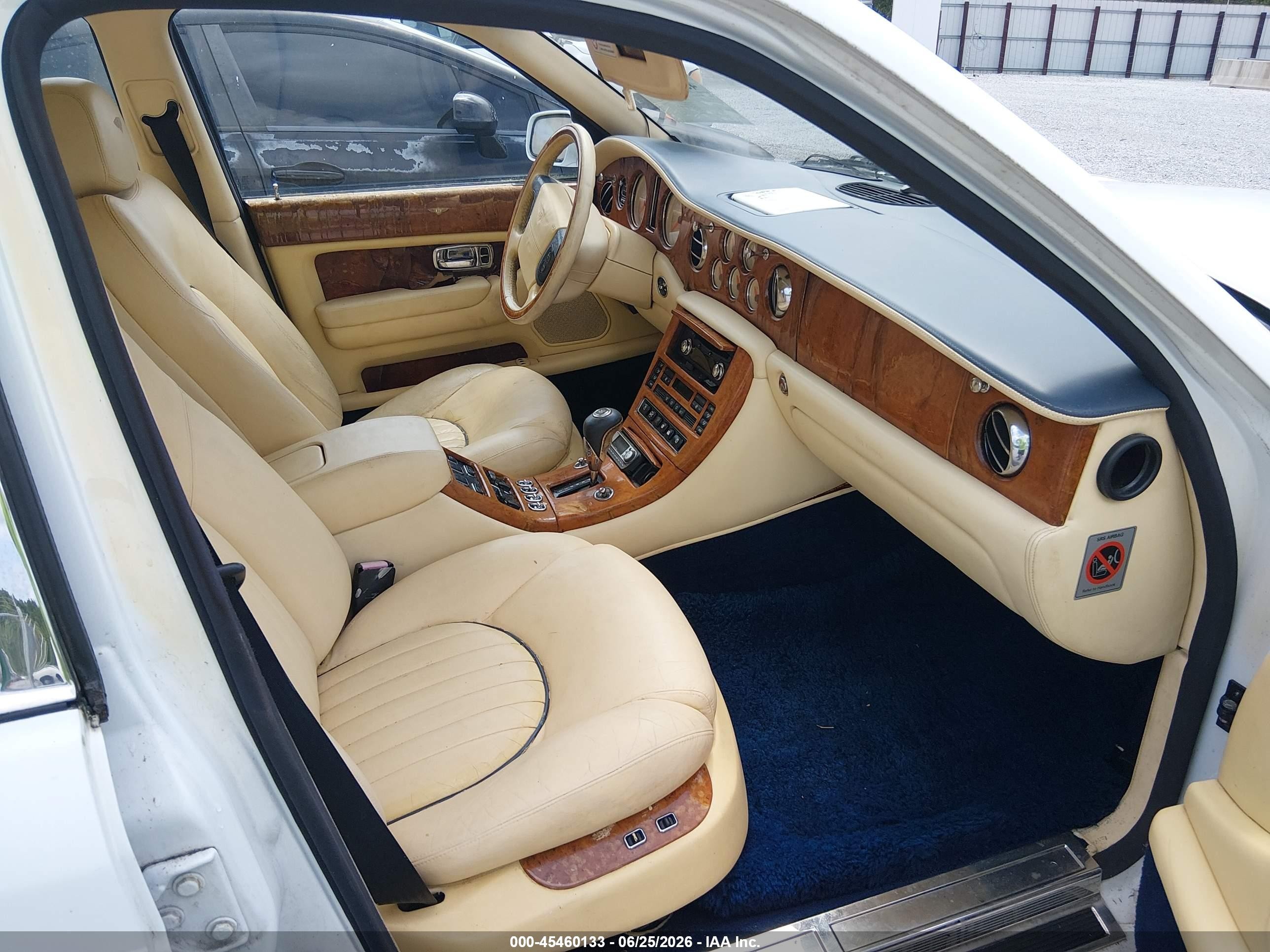 2000 Bentley Arnage   White vin: SCBLC31E2YCX05170