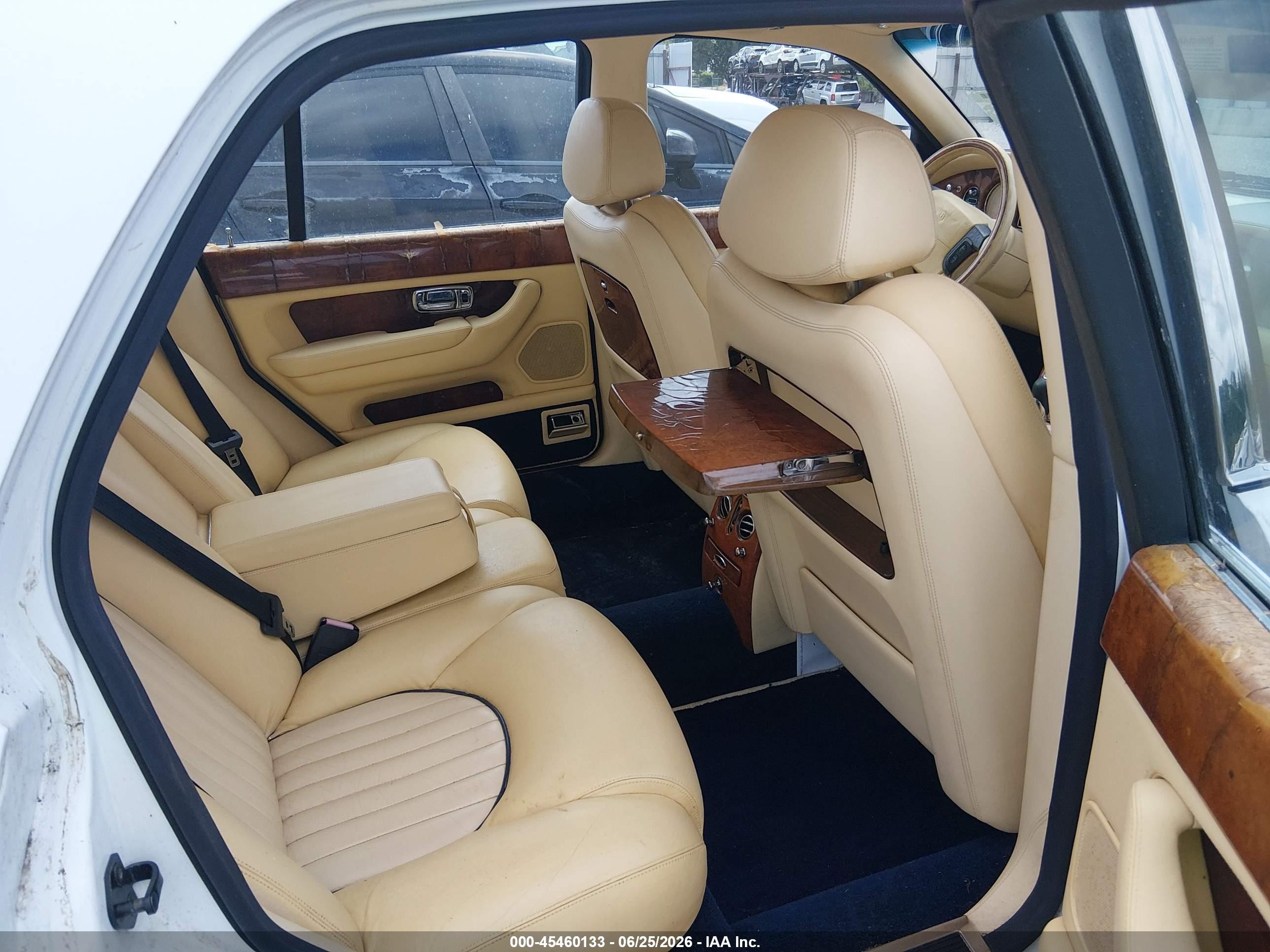 2000 Bentley Arnage   White vin: SCBLC31E2YCX05170