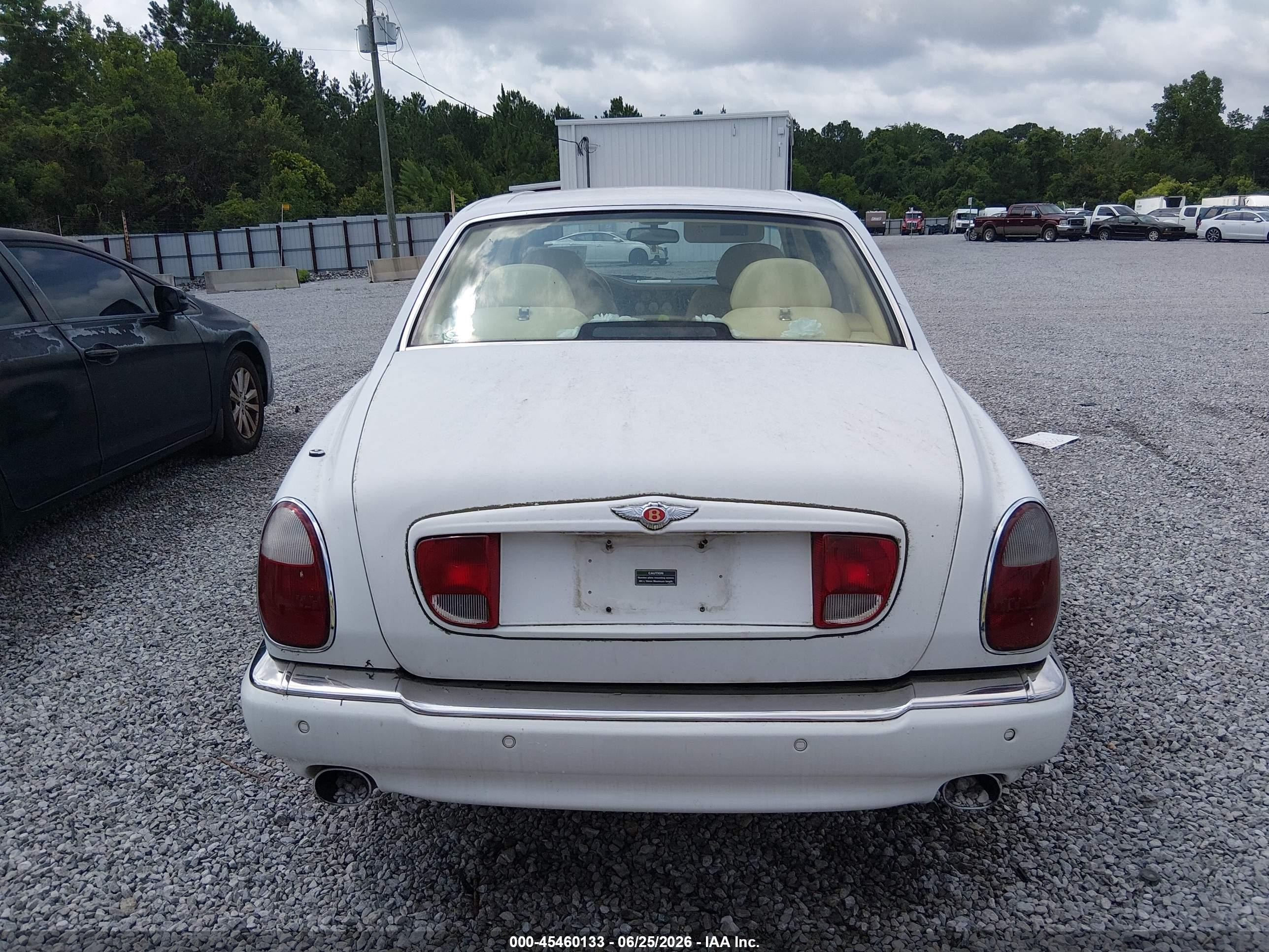 2000 Bentley Arnage   White vin: SCBLC31E2YCX05170