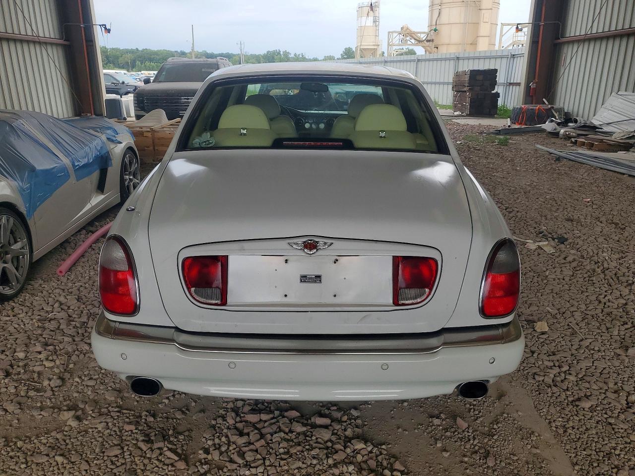 2000 Bentley Arnage White vin: SCBLC31E2YCX05170