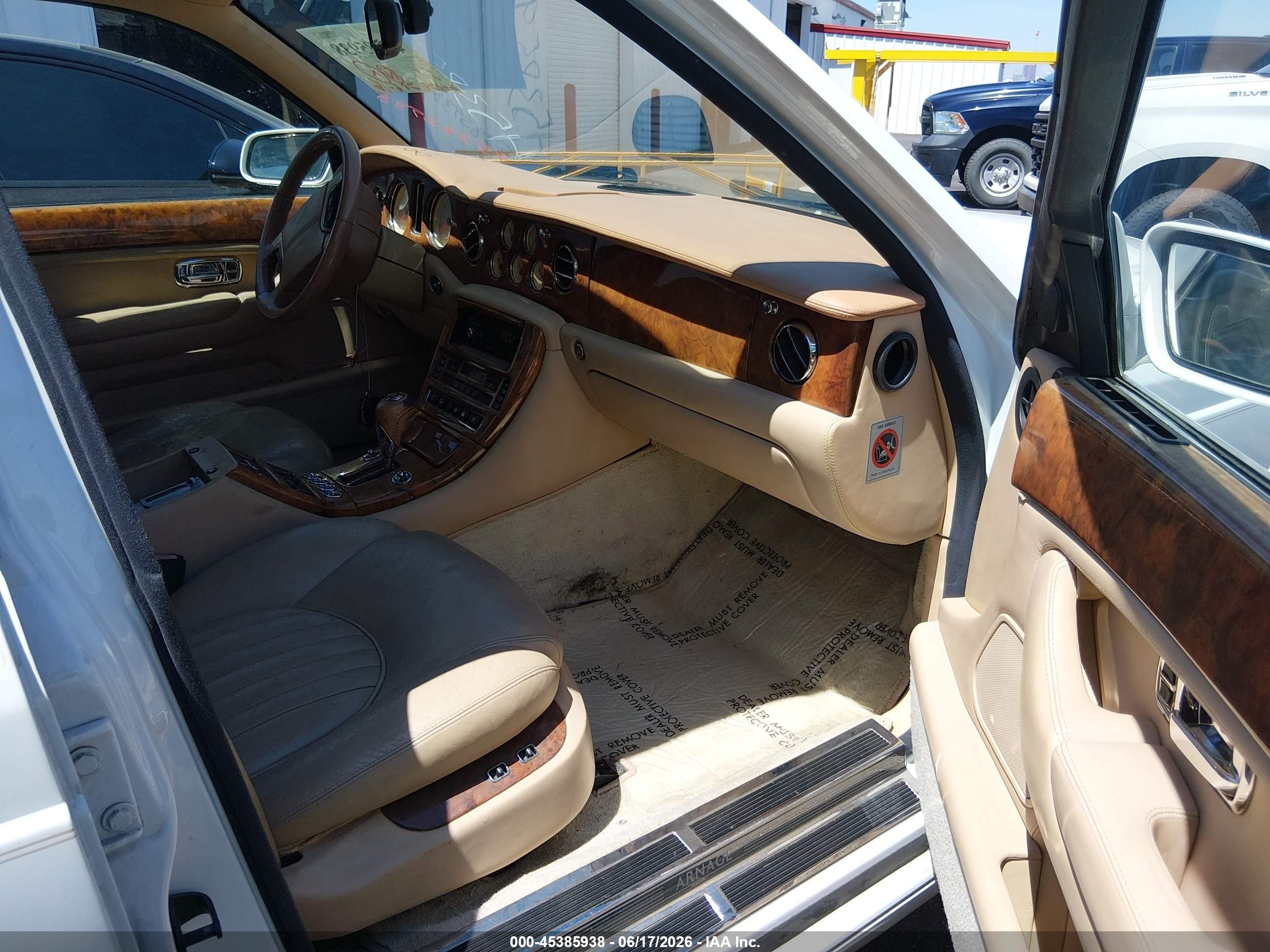 2000 Bentley Arnage   White vin: SCBLC31E3YCX04433