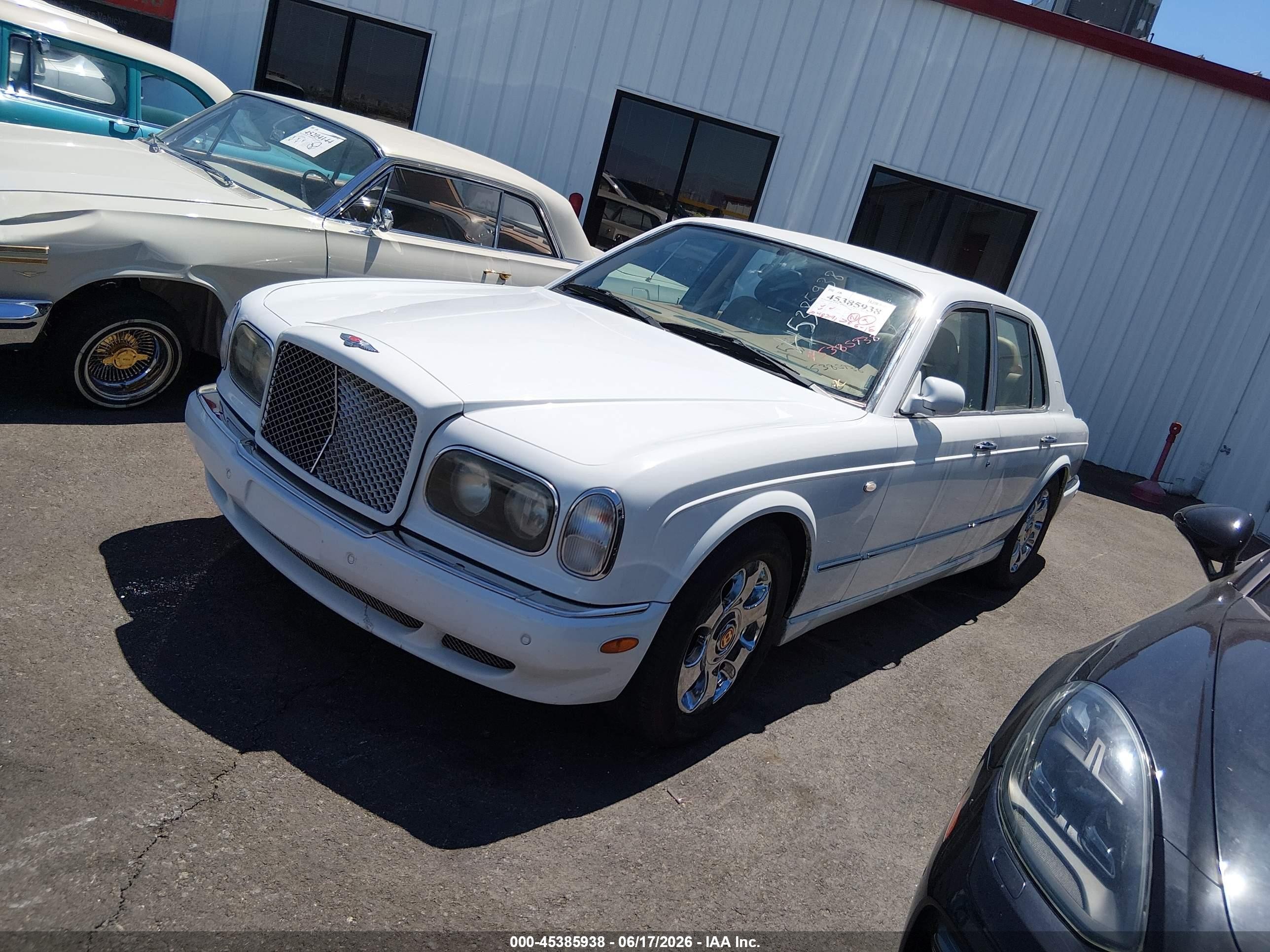 2000 Bentley Arnage   White vin: SCBLC31E3YCX04433
