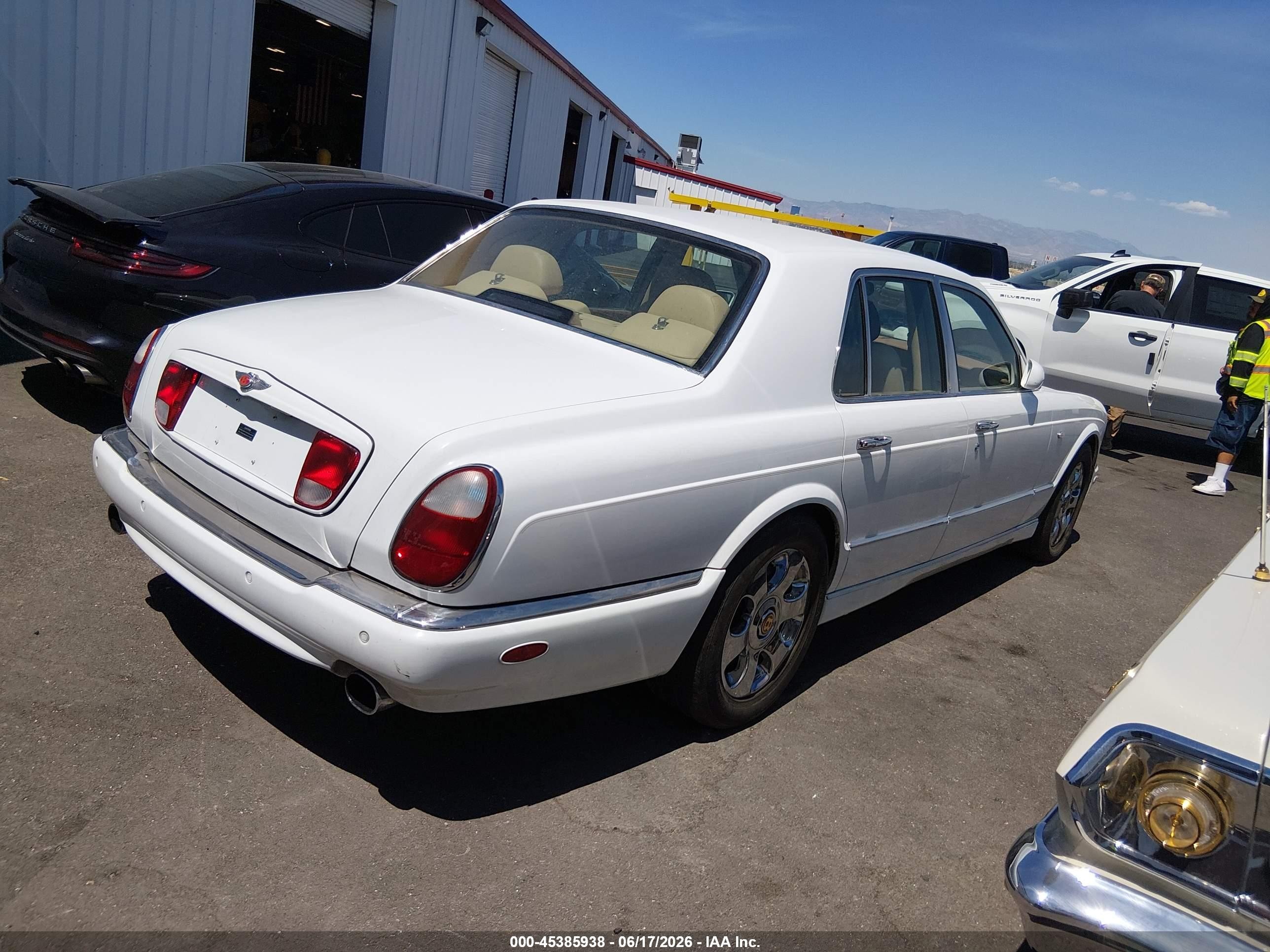 2000 Bentley Arnage   White vin: SCBLC31E3YCX04433