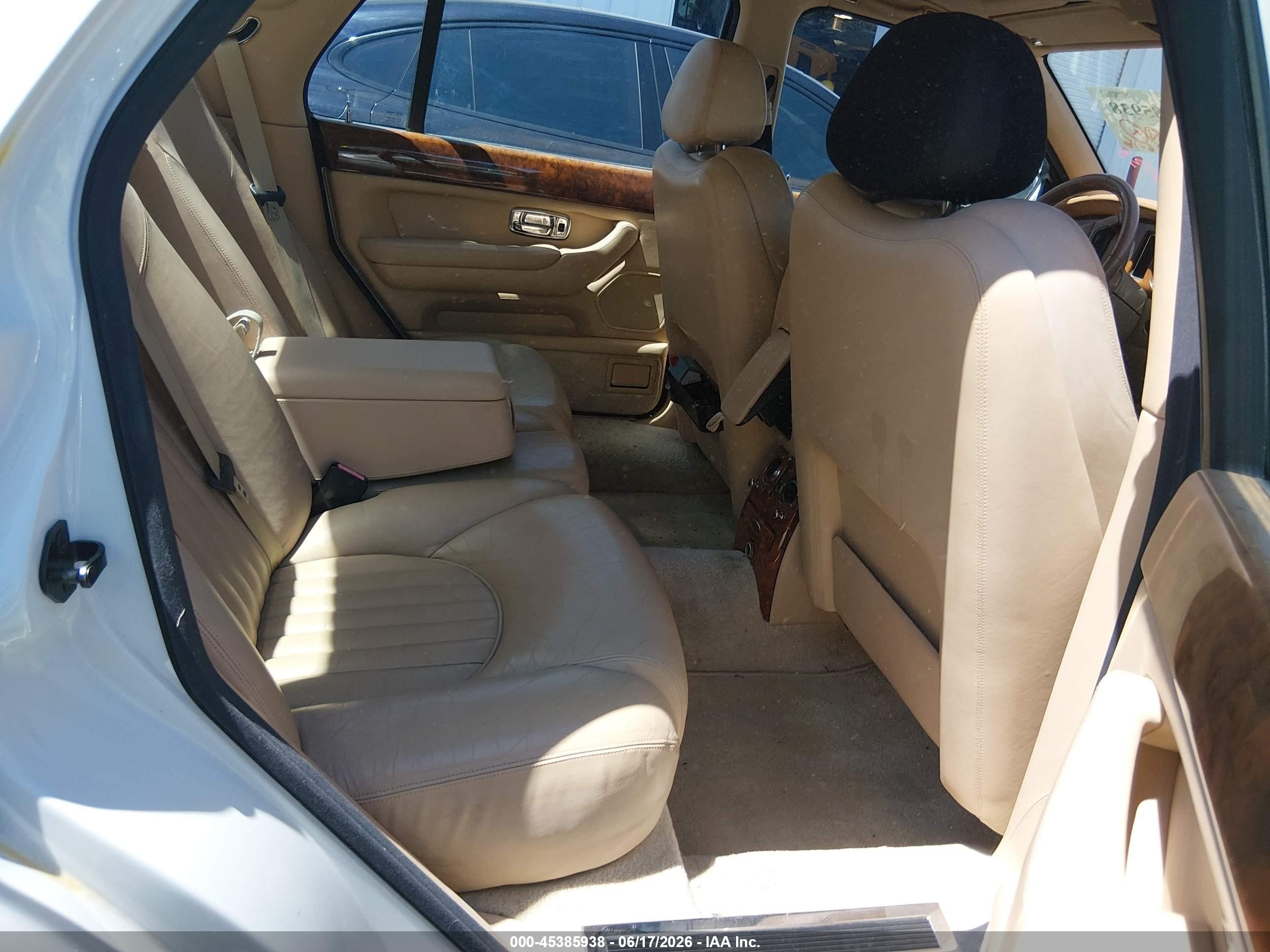 2000 Bentley Arnage   White vin: SCBLC31E3YCX04433